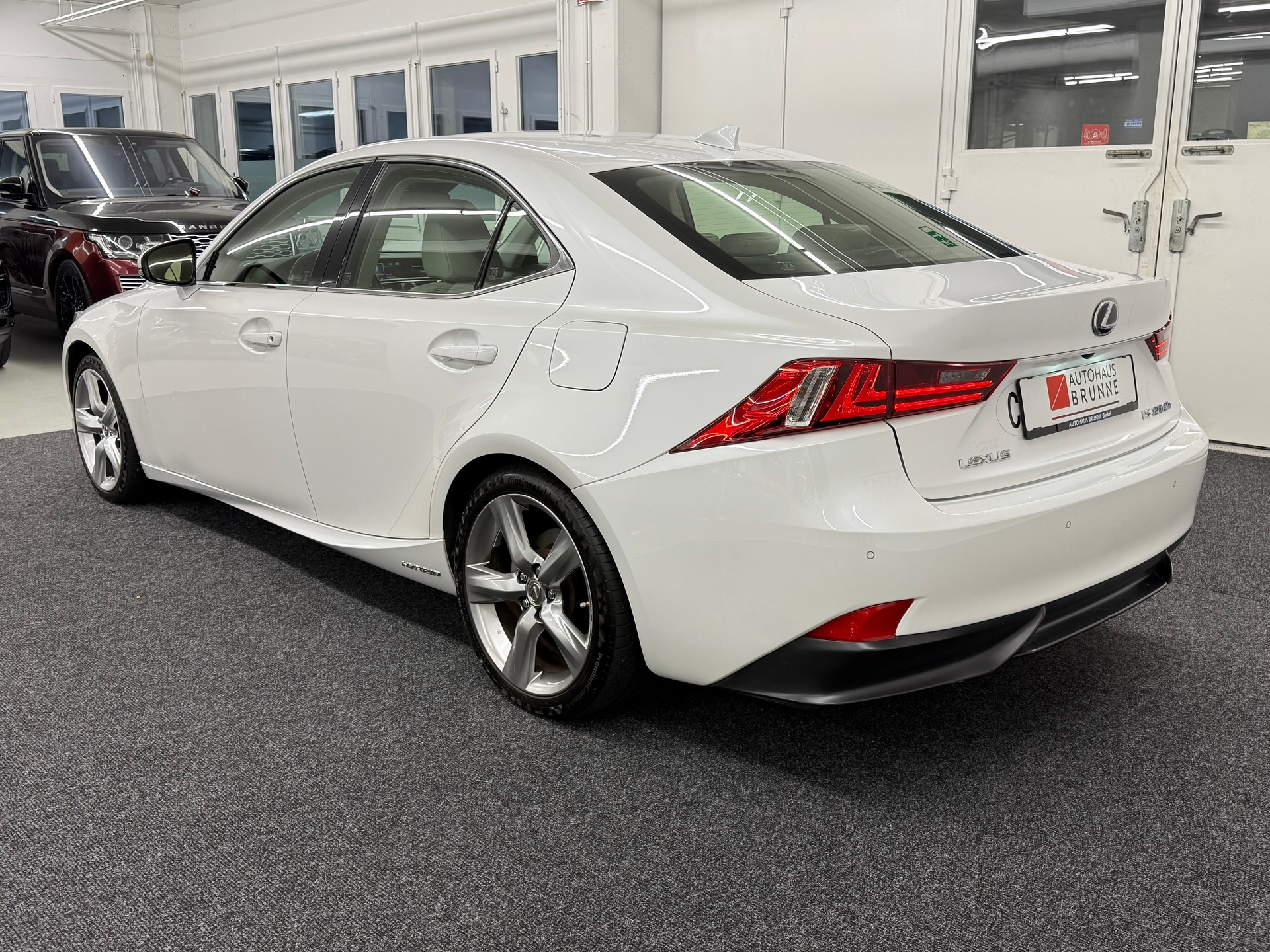LEXUS IS 300h excellence Automatic-image-7