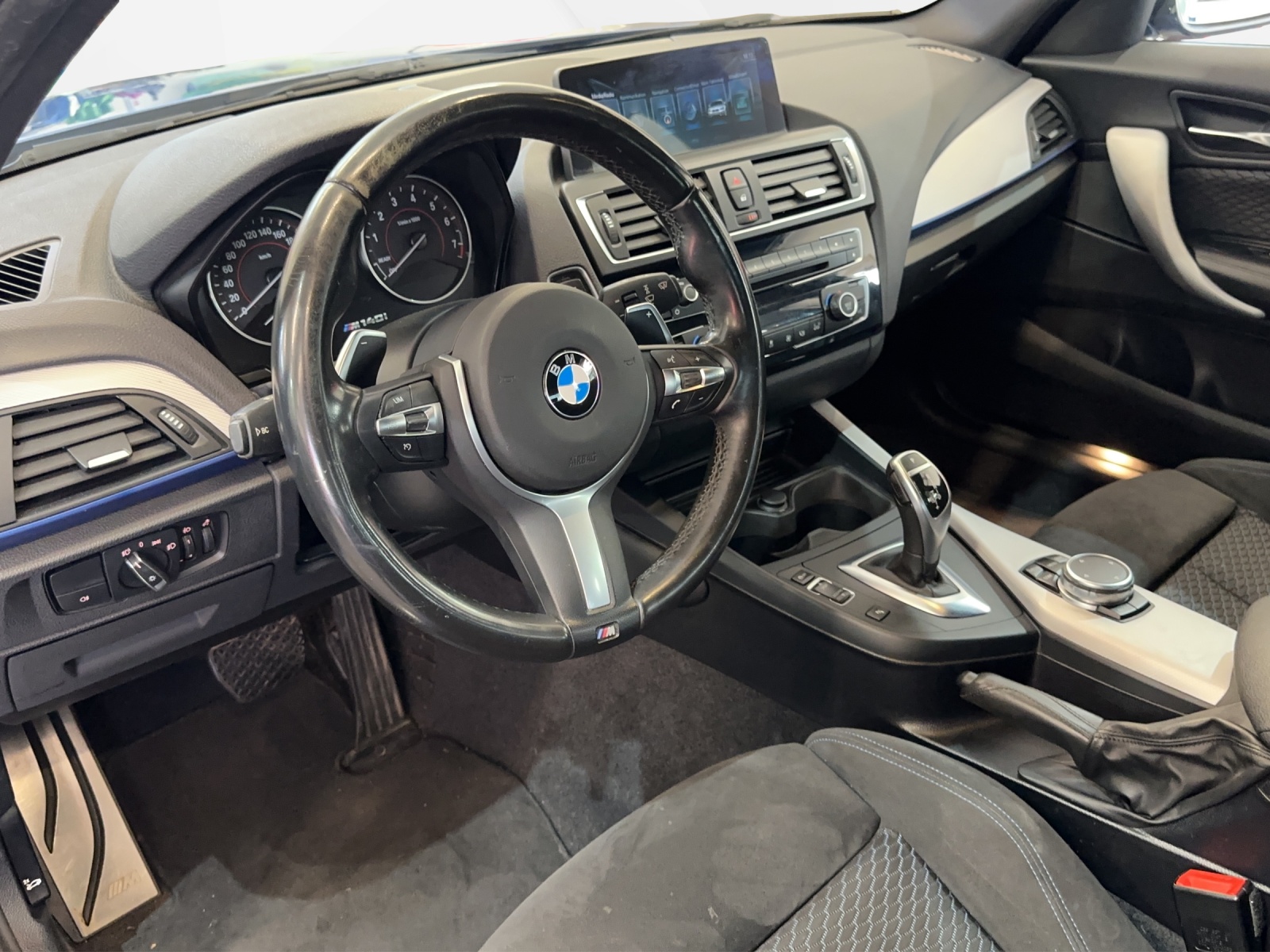 BMW M140i xDrive Steptronic-image-9