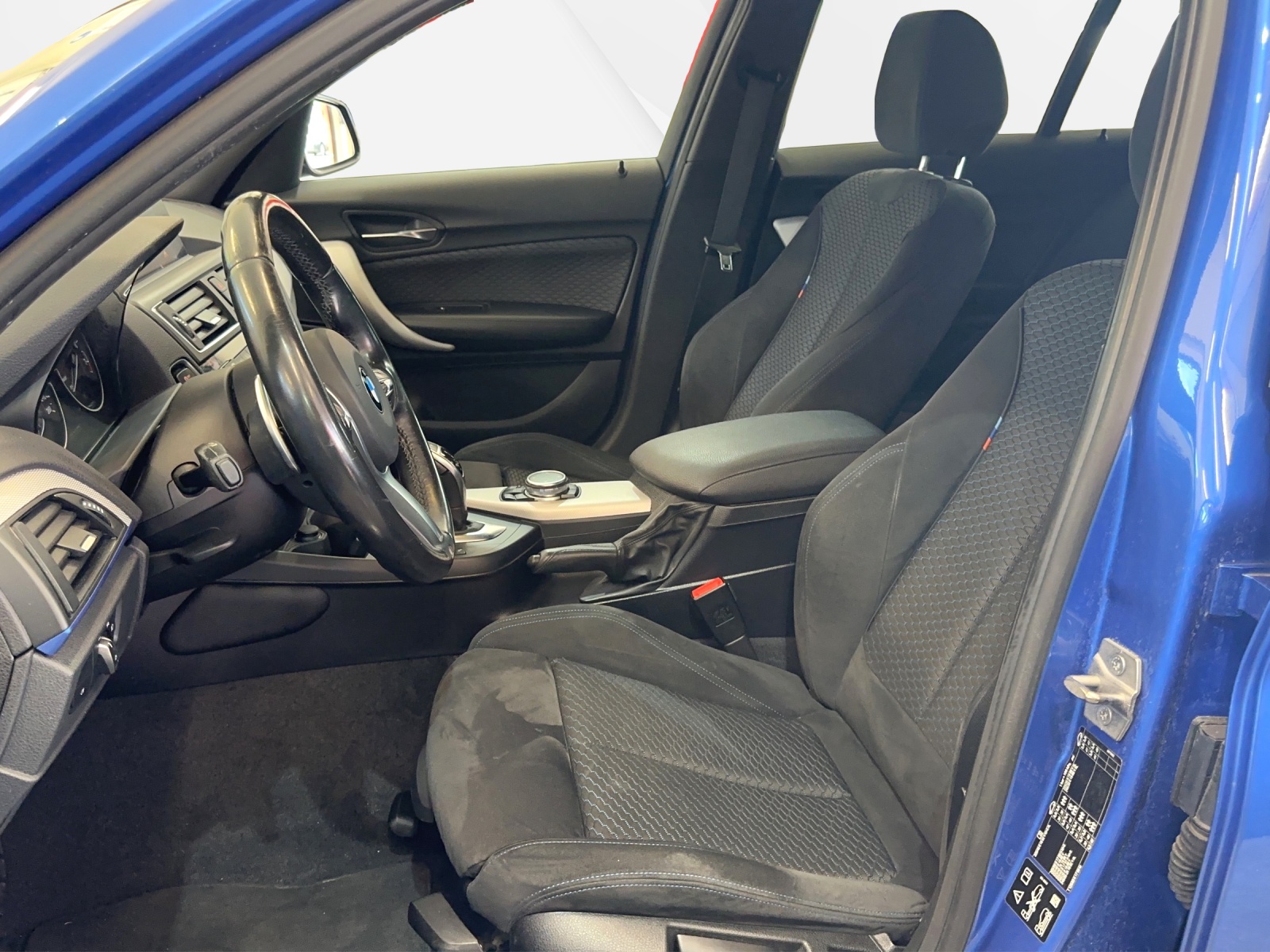 BMW M140i xDrive Steptronic-image-8