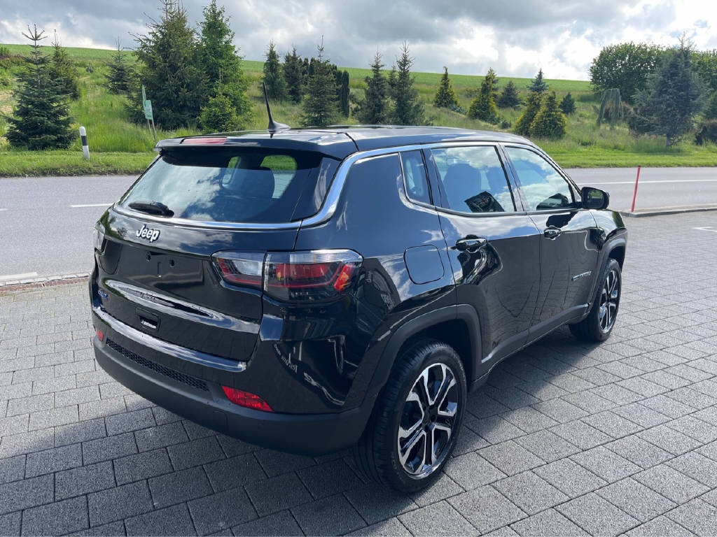 JEEP Compass 1.3 Swiss Altitude 4xe-image-2
