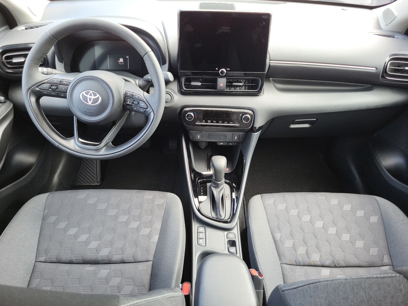 TOYOTA Yaris 1.5 VVT-i HSD Trend-image-12