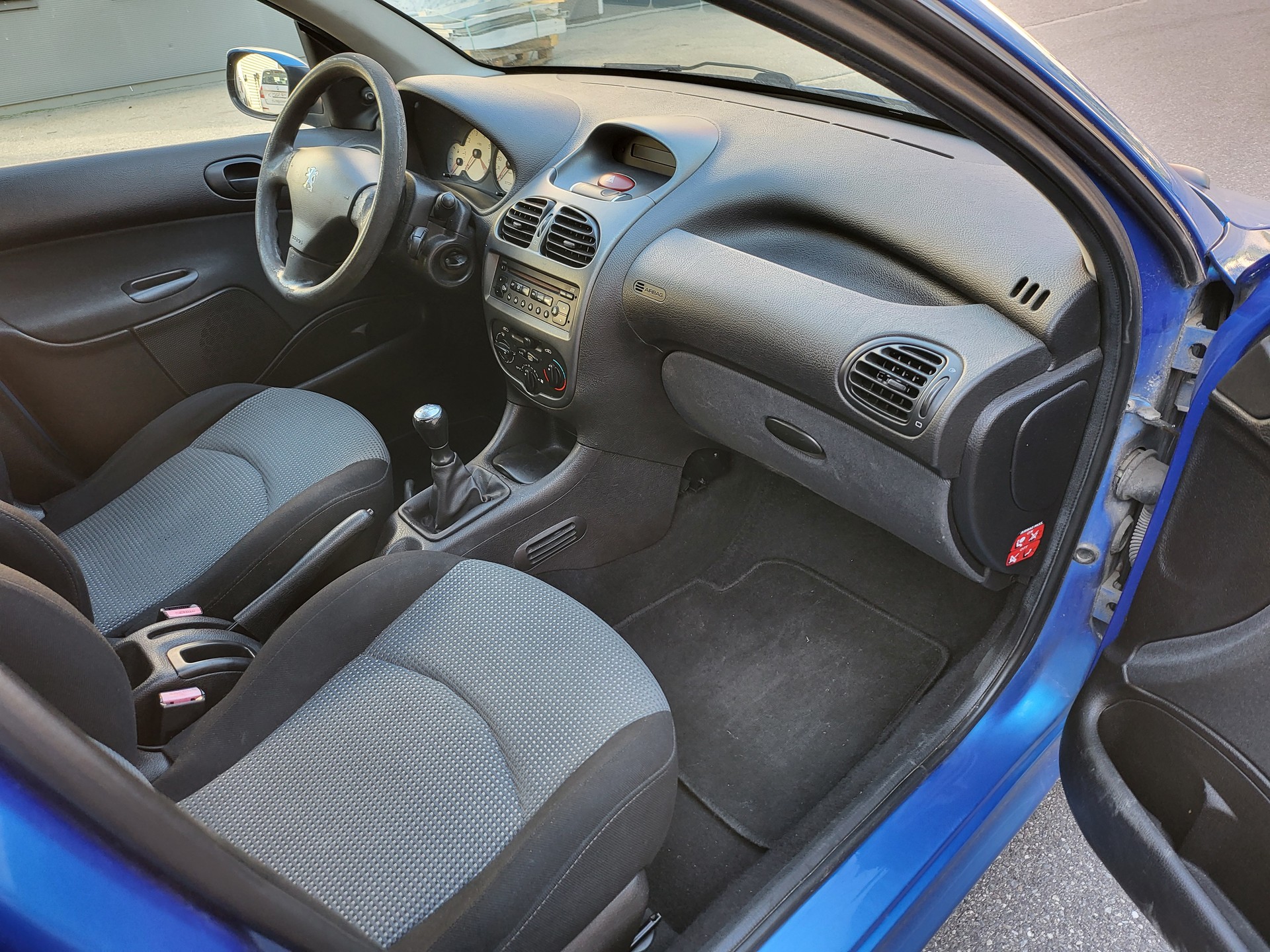 PEUGEOT 206 1.4 16V Premium-image-8