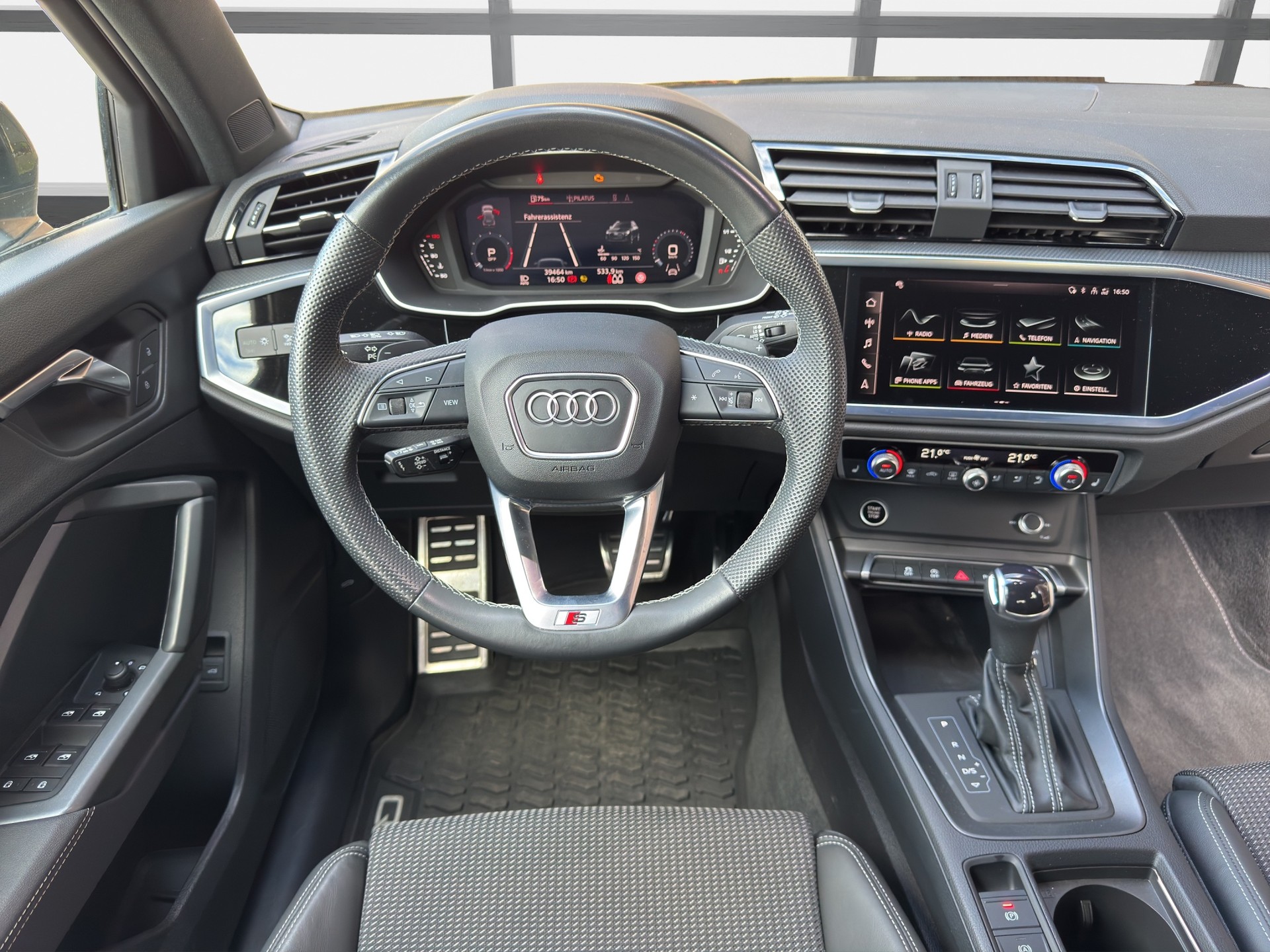 AUDI Q3 35 TFSI S line Attraction S-tronic-image-10