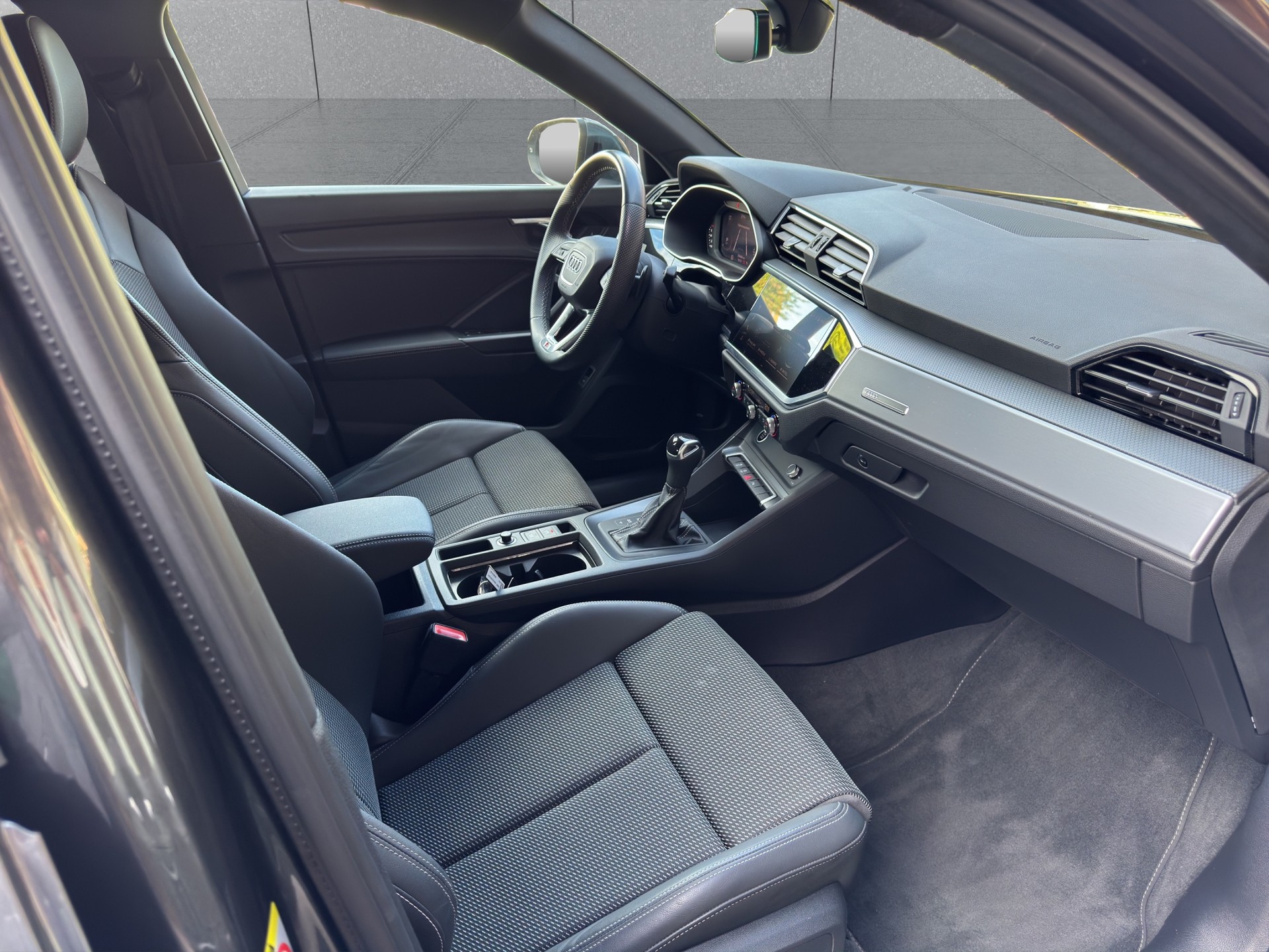 AUDI Q3 35 TFSI S line Attraction S-tronic-image-13