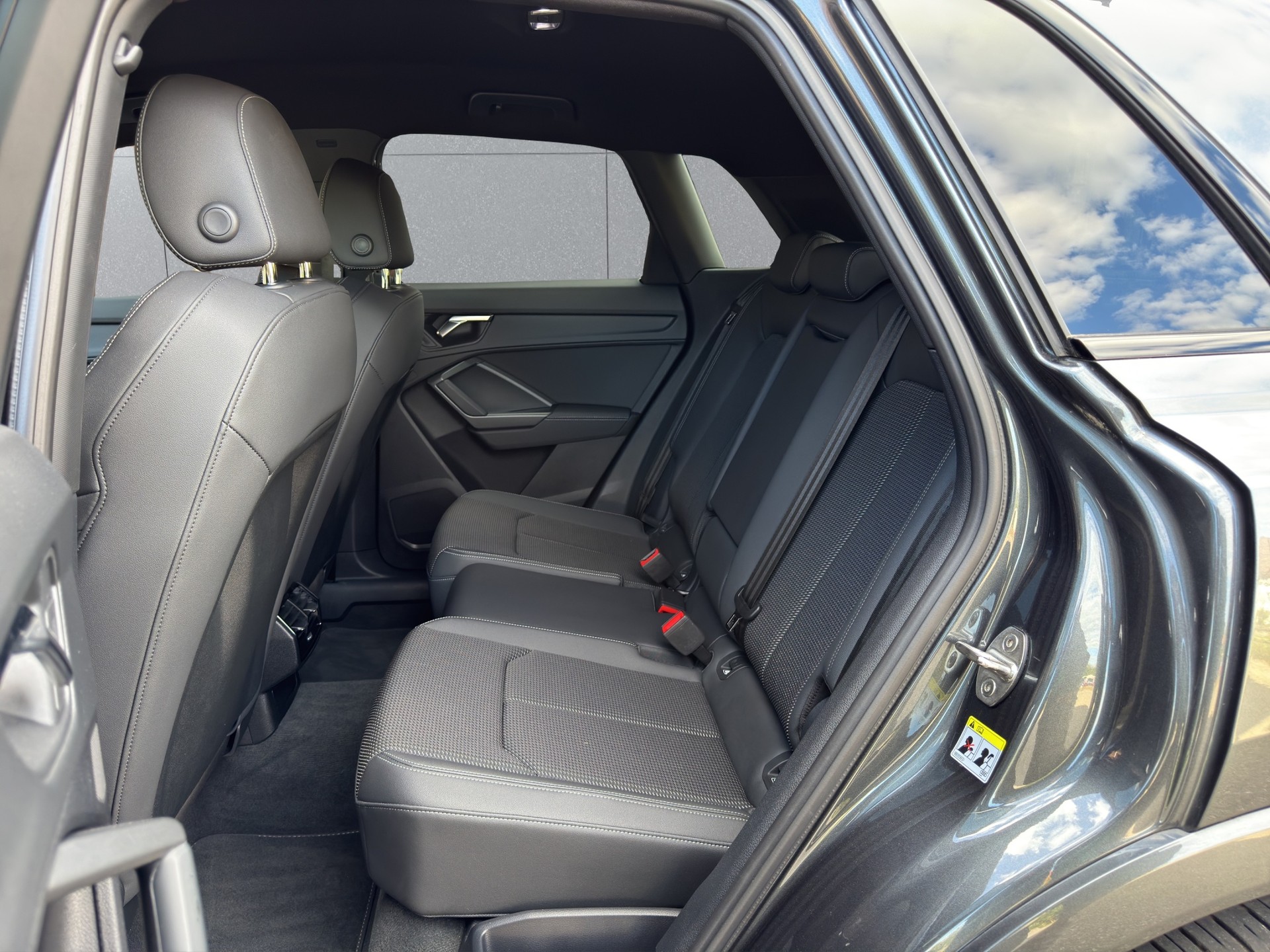 AUDI Q3 35 TFSI S line Attraction S-tronic-image-12