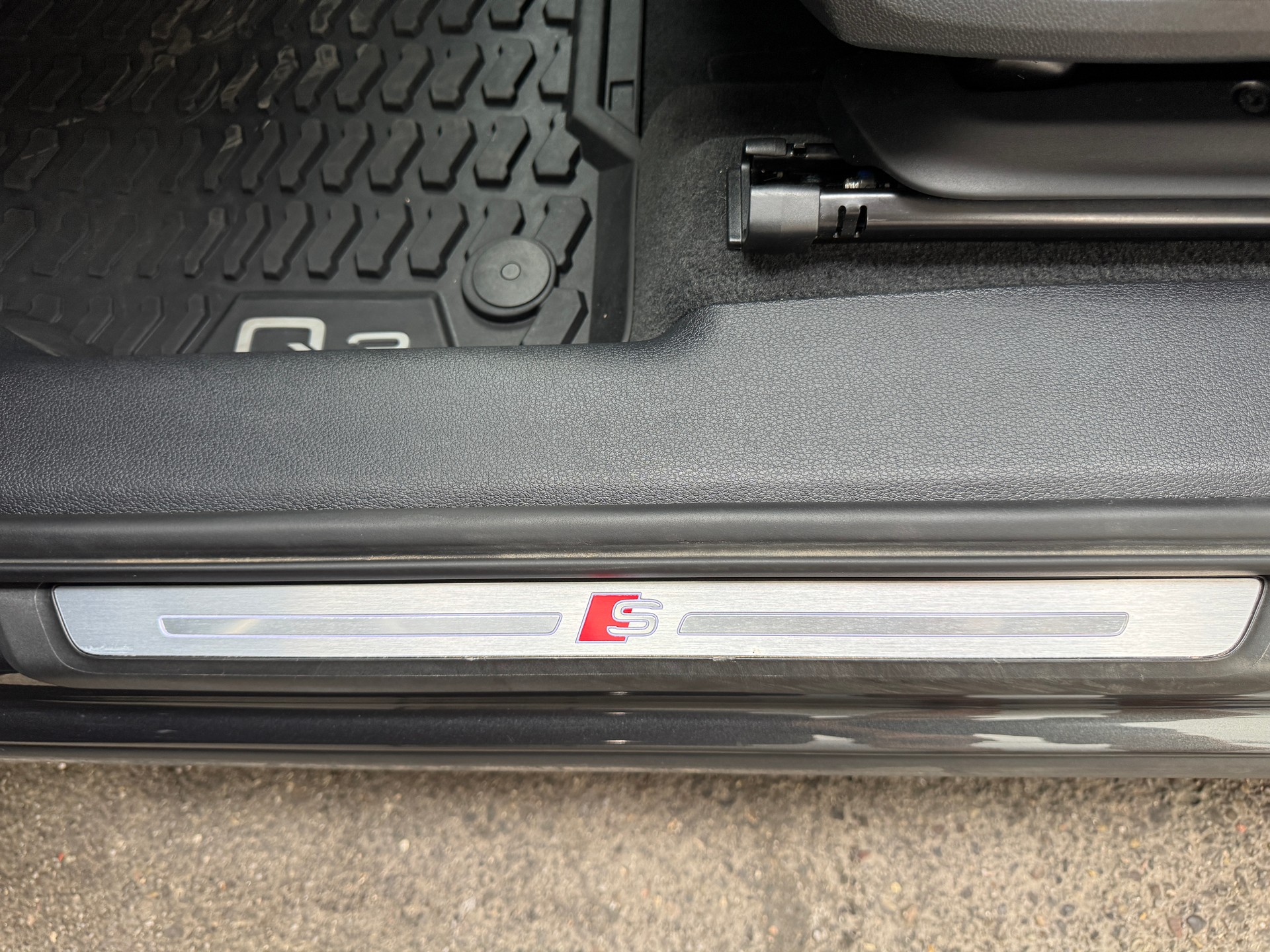 AUDI Q3 35 TFSI S line Attraction S-tronic-image-13