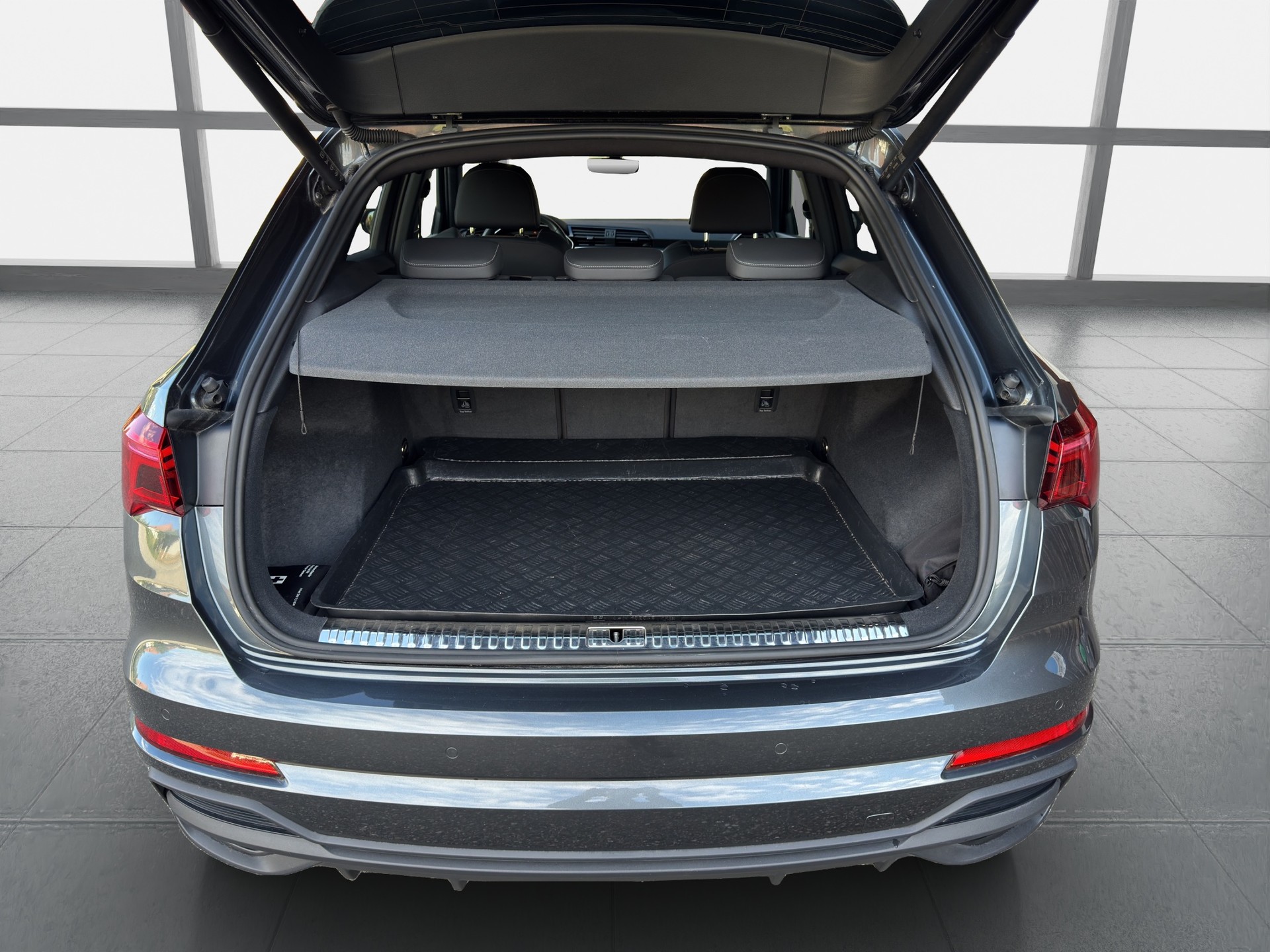 AUDI Q3 35 TFSI S line Attraction S-tronic-image-8