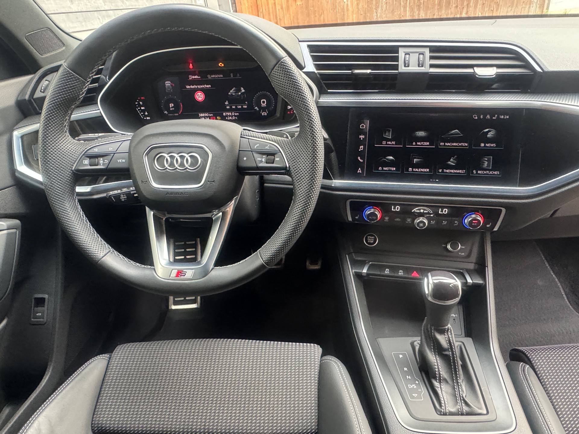 AUDI Q3 35 TFSI S line Attraction S-tronic-image-14