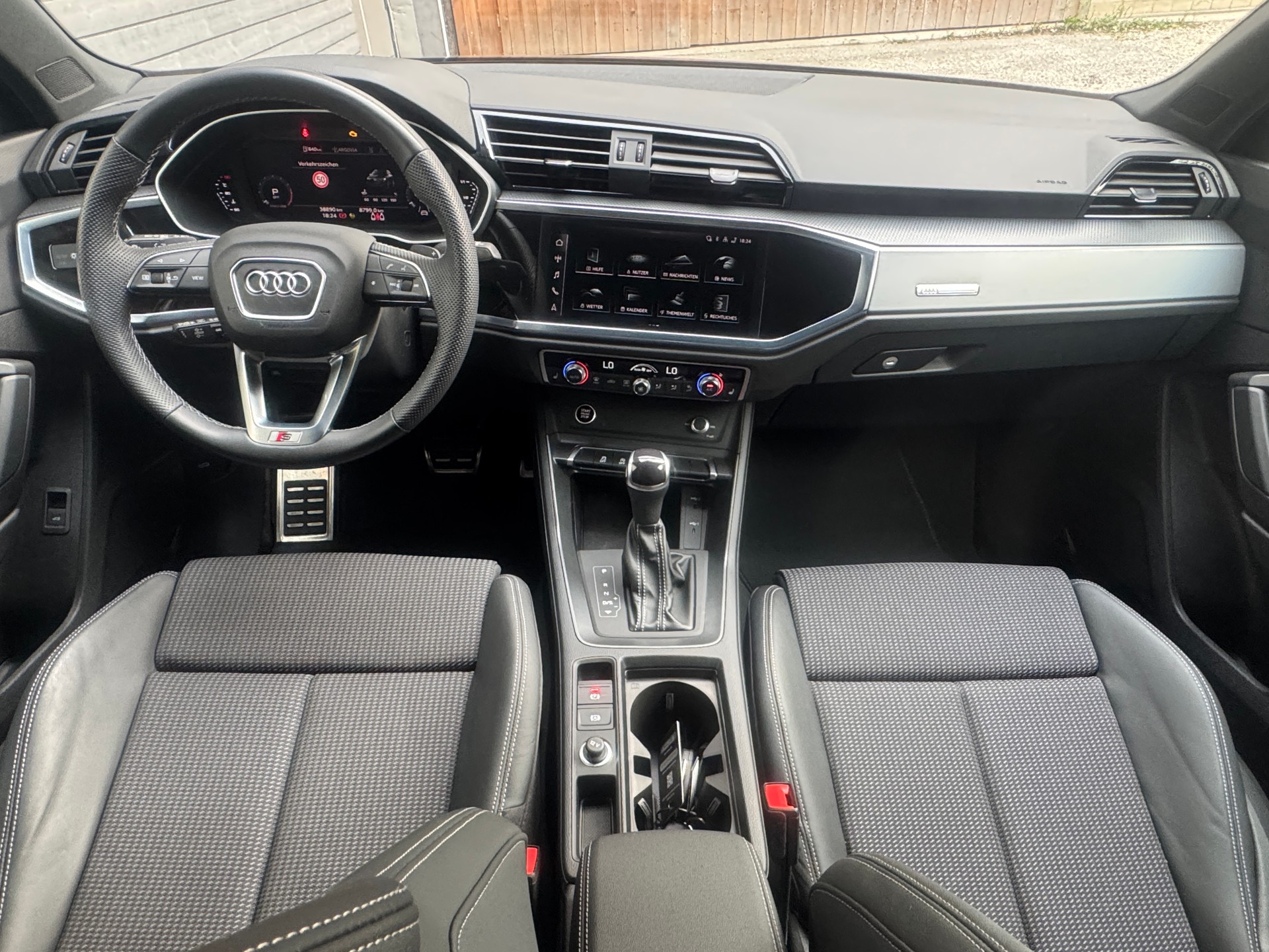 AUDI Q3 35 TFSI S line Attraction S-tronic-image-6