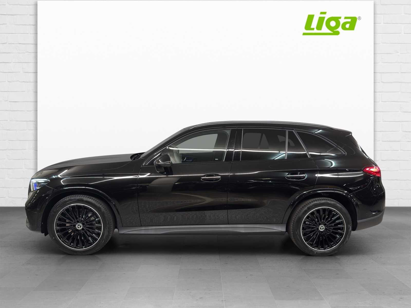 MERCEDES-BENZ GLC 300 AMG Line 4Matic-image-0