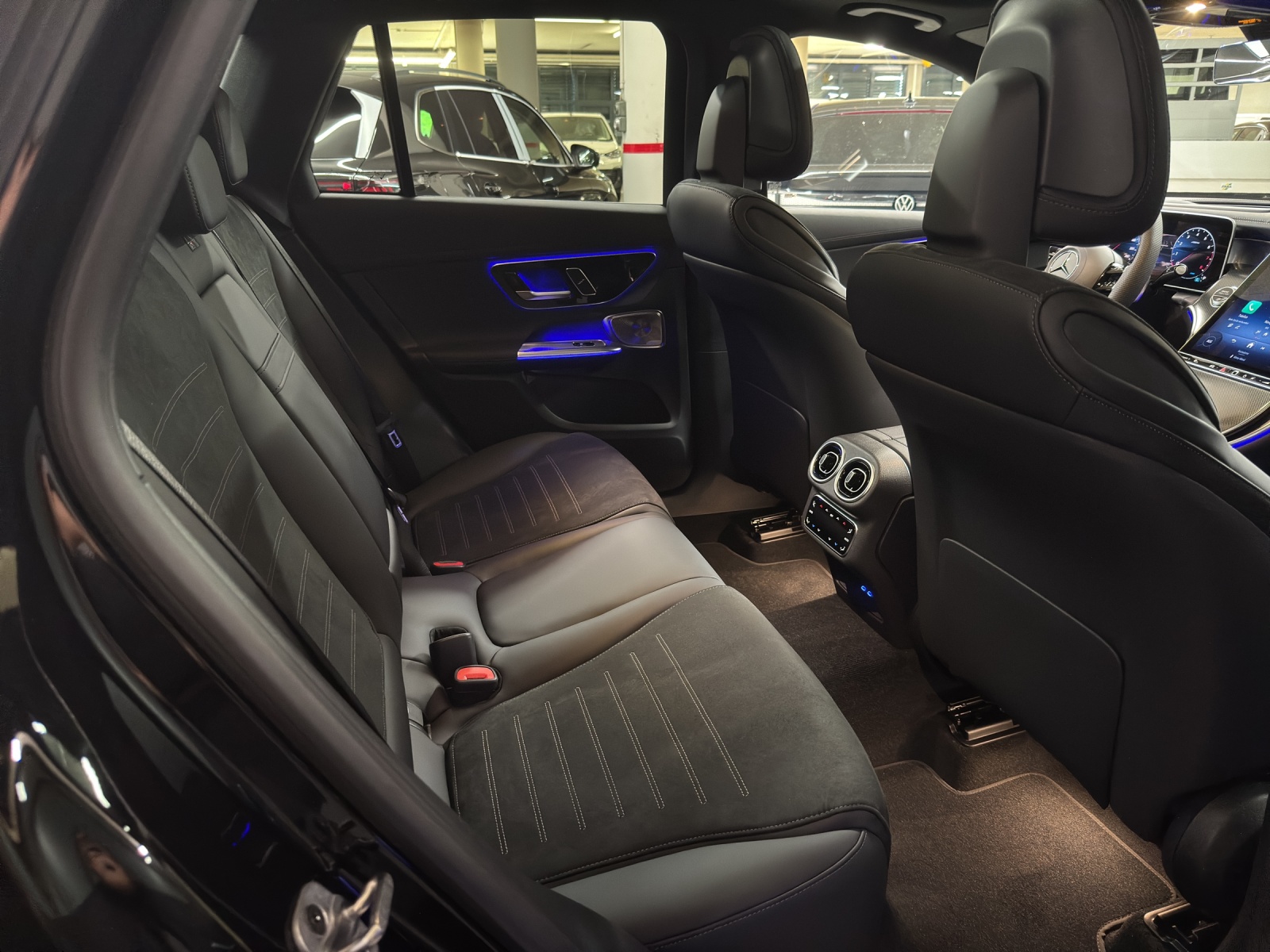 MERCEDES-BENZ GLC 300 AMG Line 4Matic-image-9