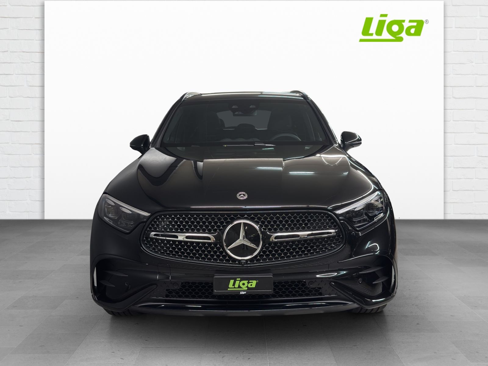 MERCEDES-BENZ GLC 300 AMG Line 4Matic-image-2