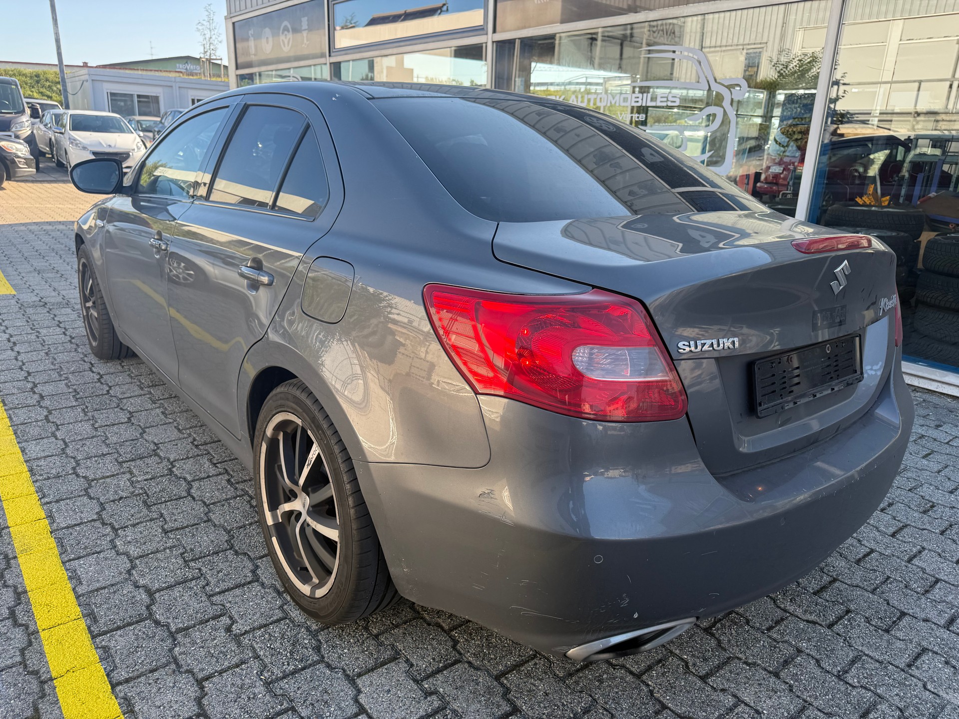 SUZUKI Kizashi 2.4 GL Top 4WD CVT-image-6
