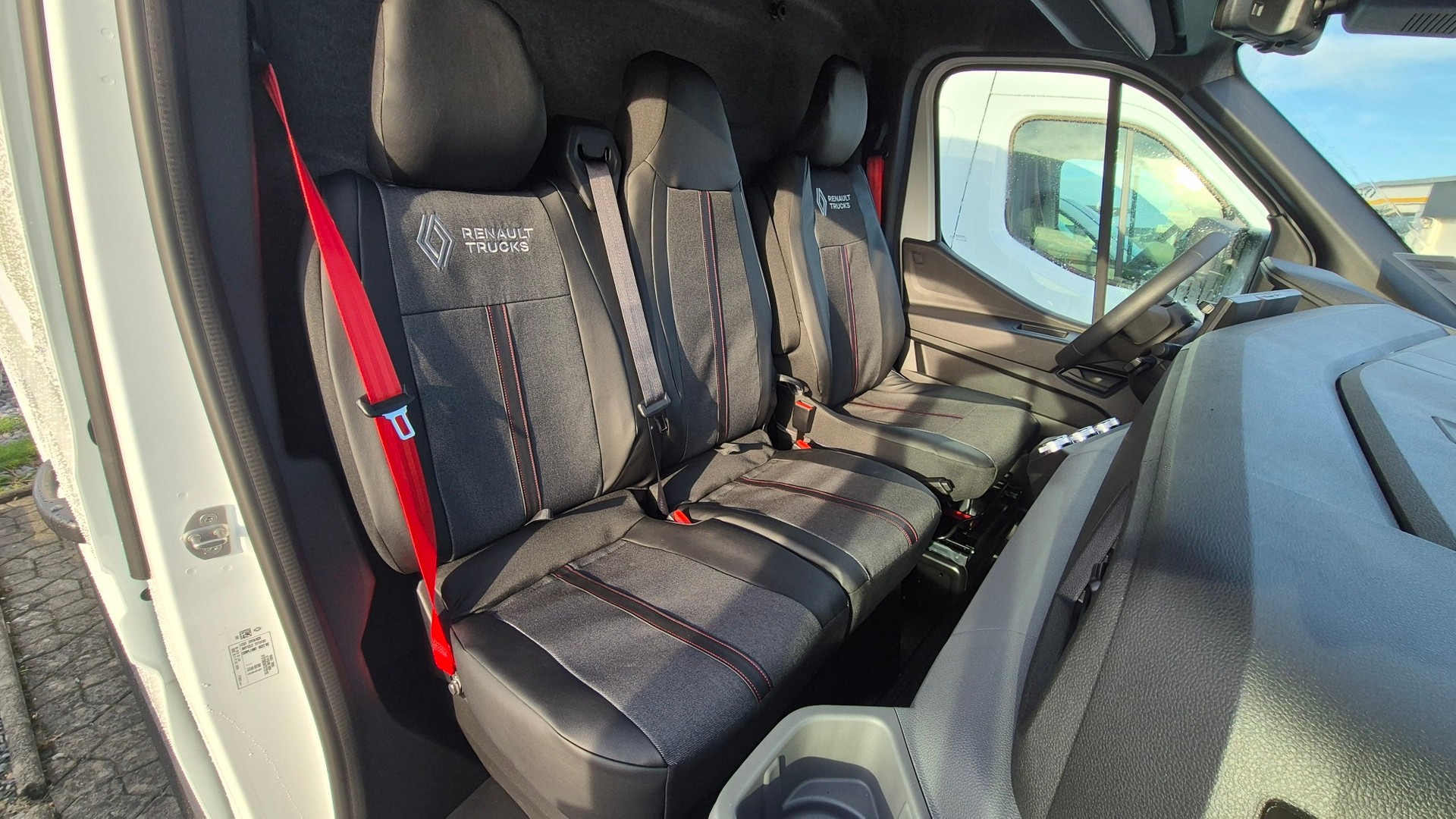 RENAULT E-Tech Master Red VAN L2H2 87kWh-image-9