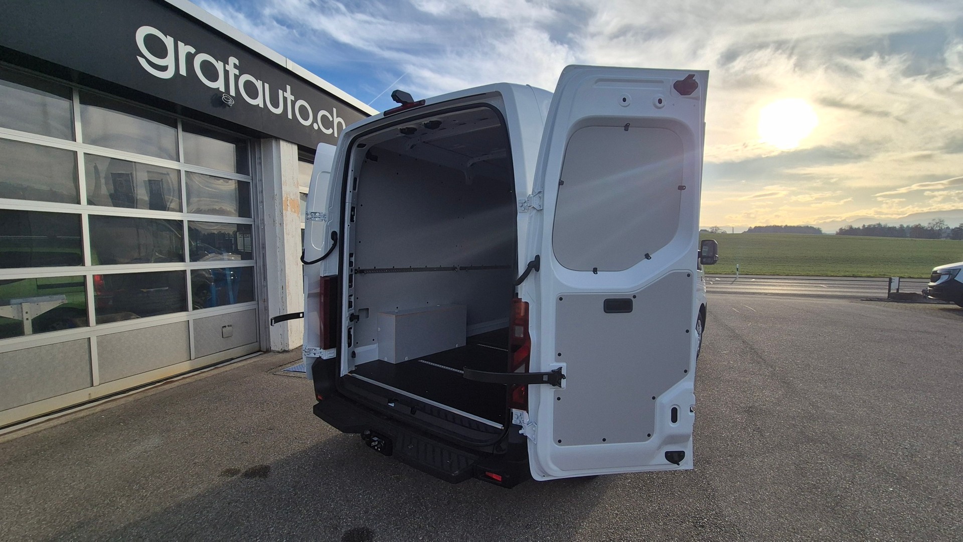 RENAULT E-Tech Master Red VAN L2H2 87kWh-image-1