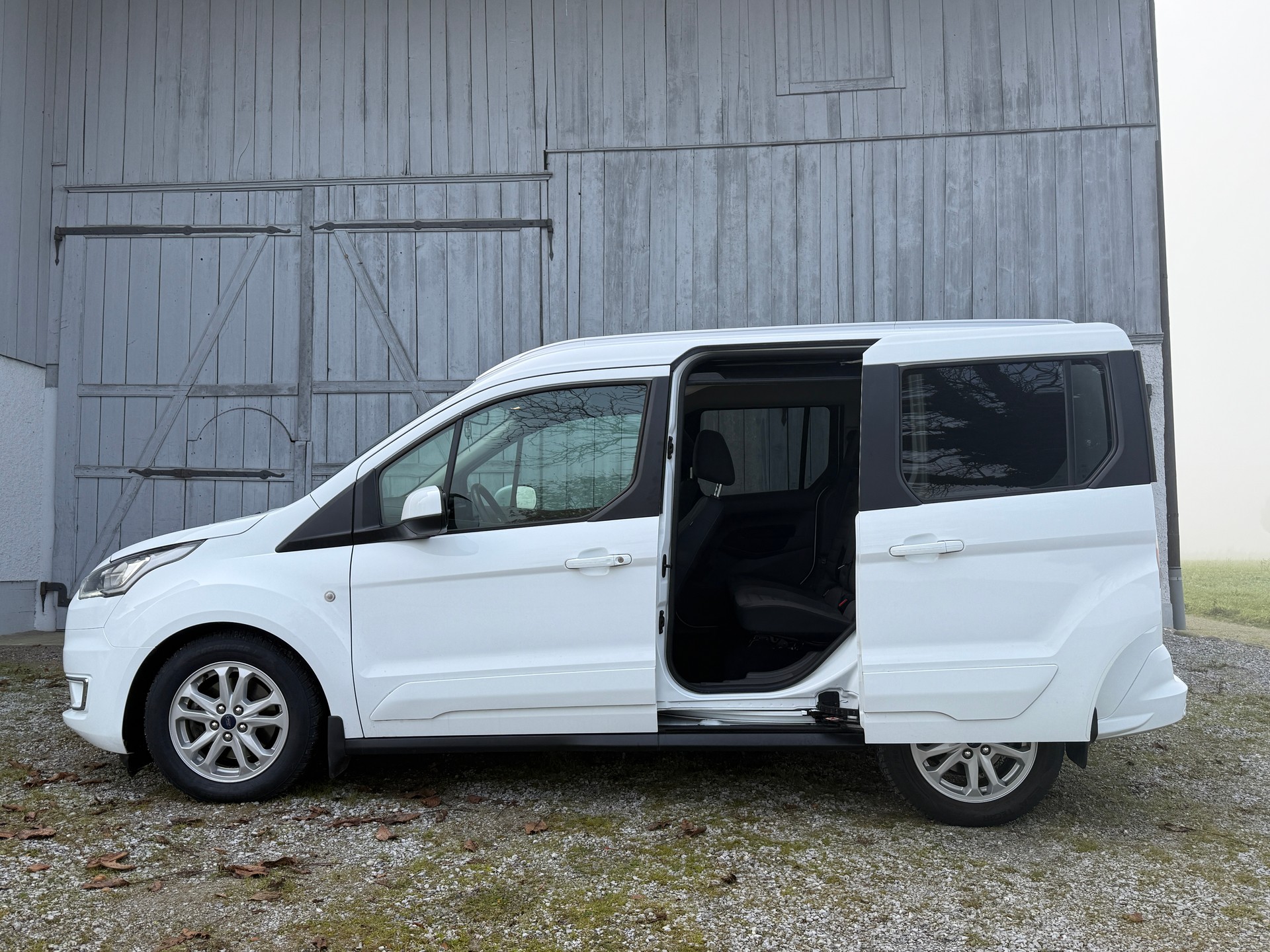 FORD Tourneo Connect 1.5 EcoBlue Titanium Automat *Top Austattung* * MFK 2026 * AHK*-image-3