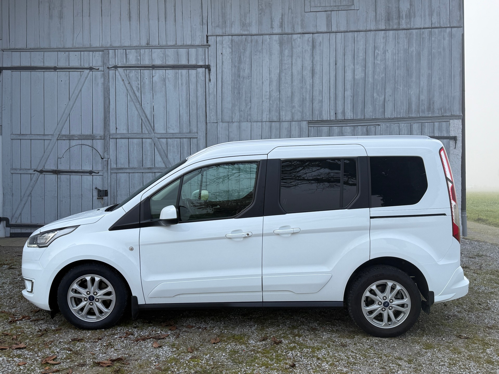 FORD Tourneo Connect 1.5 EcoBlue Titanium Automat *Top Austattung* * MFK 2026 * AHK*-image-2