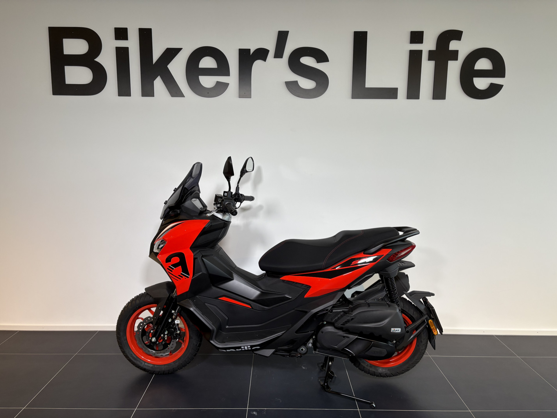 APRILIA SR GT 125 Sport-showroom-element-1
