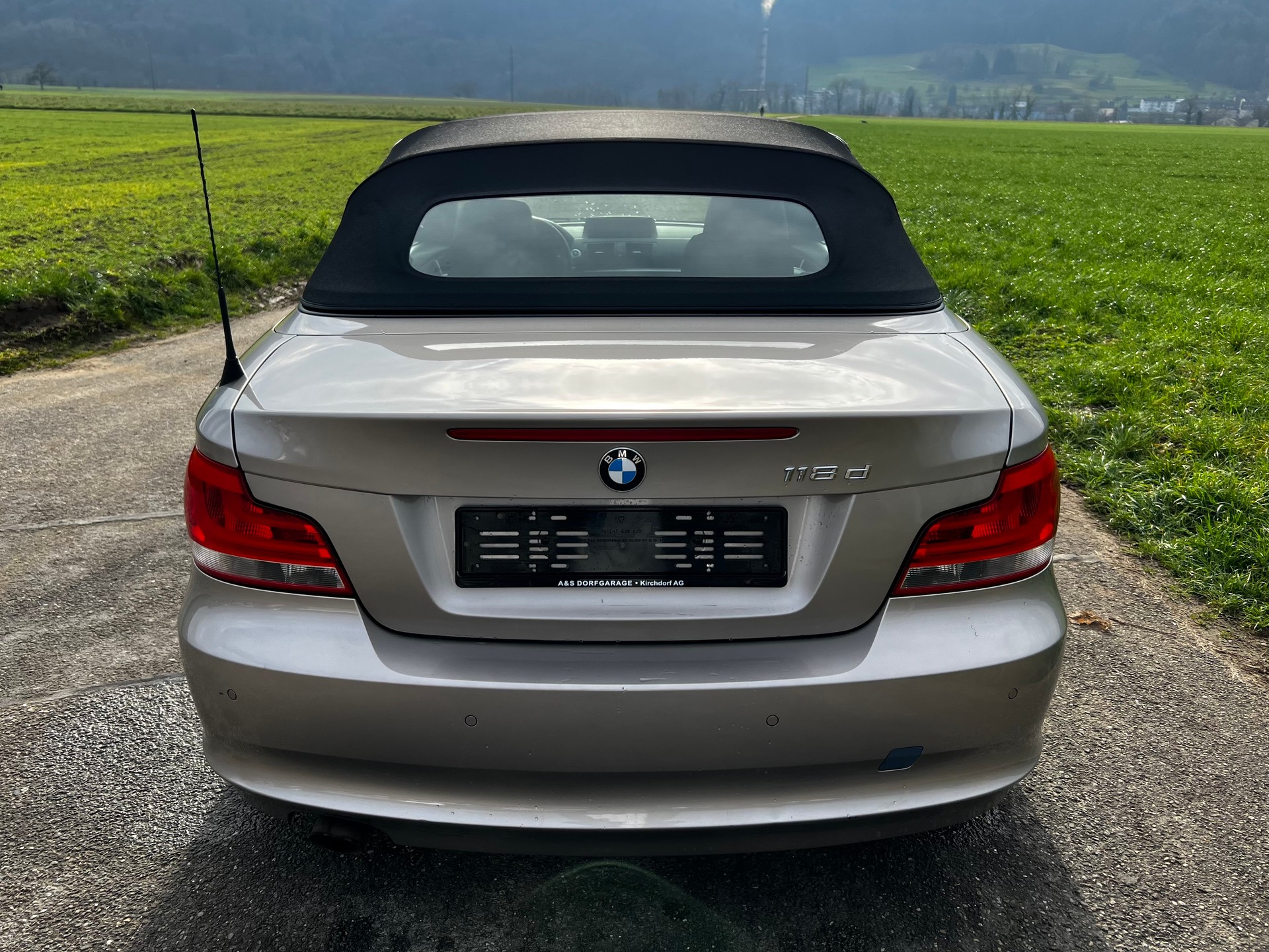 BMW 118d Cabriolet-image-3