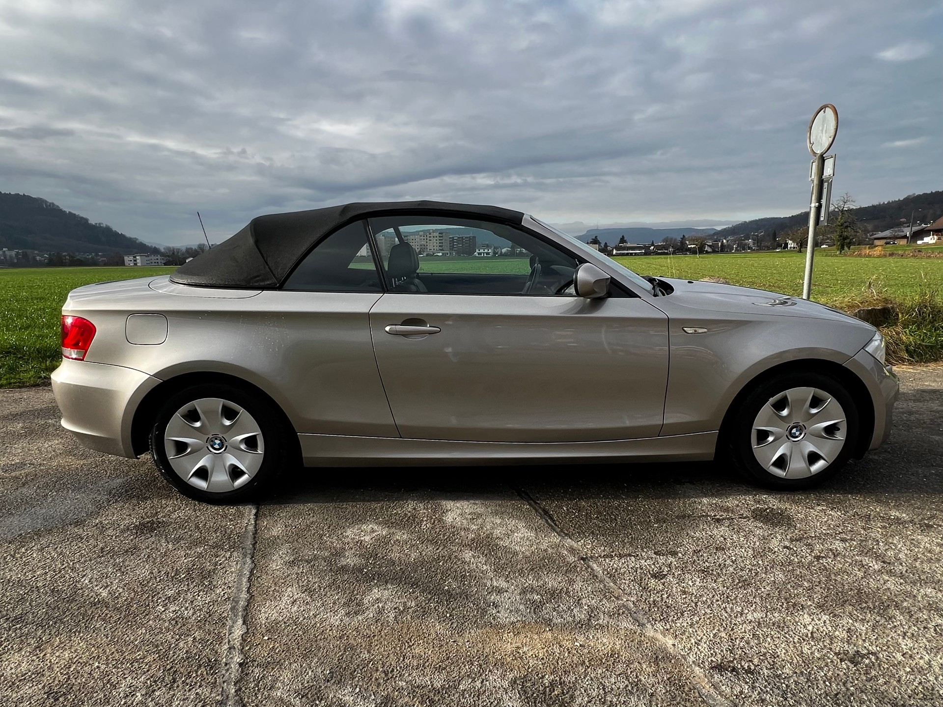 BMW 118d Cabriolet-image-5
