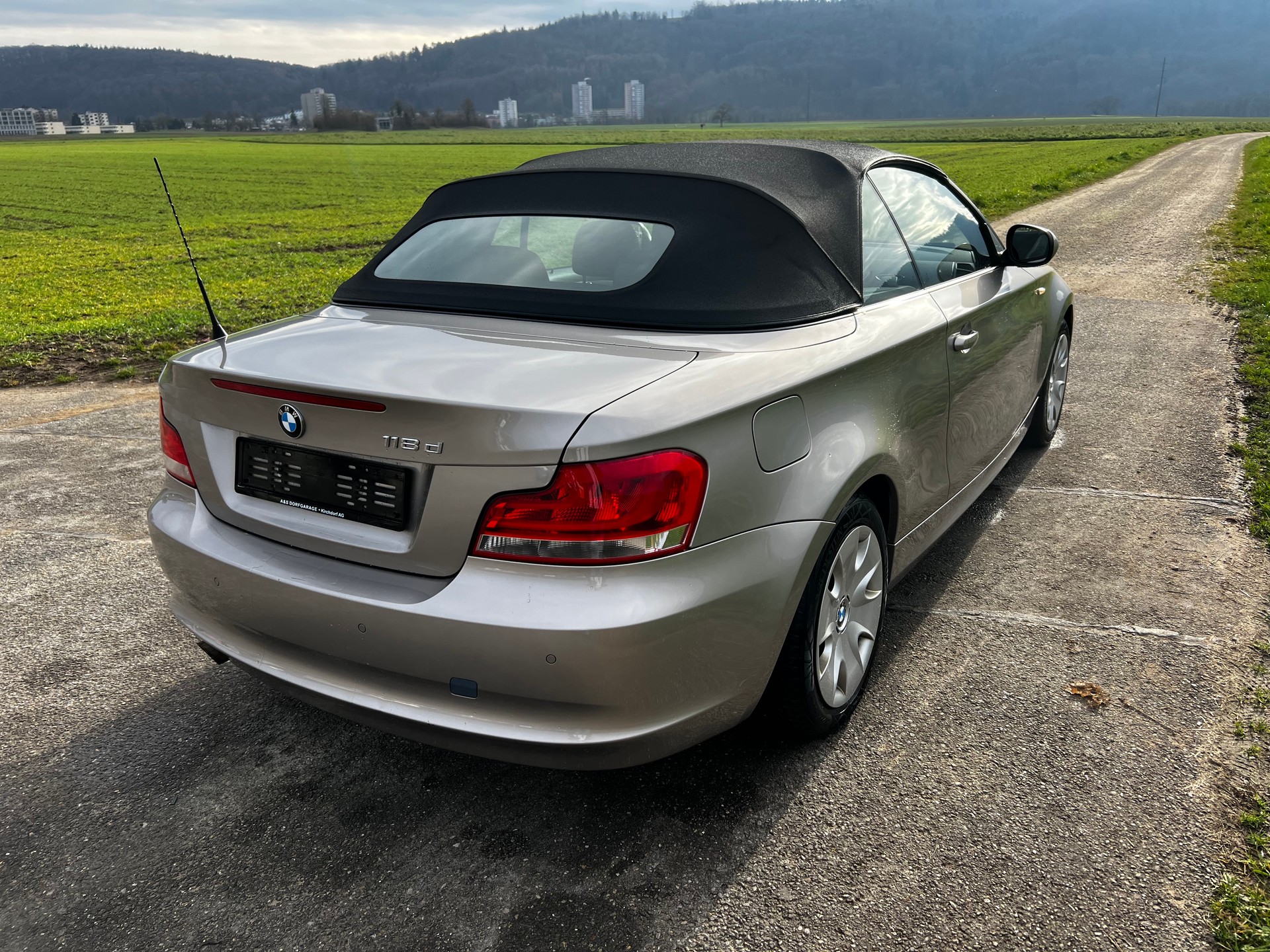 BMW 118d Cabriolet-image-4