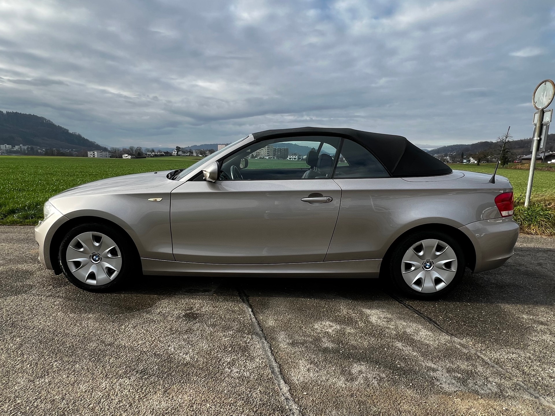 BMW 118d Cabriolet-image-1
