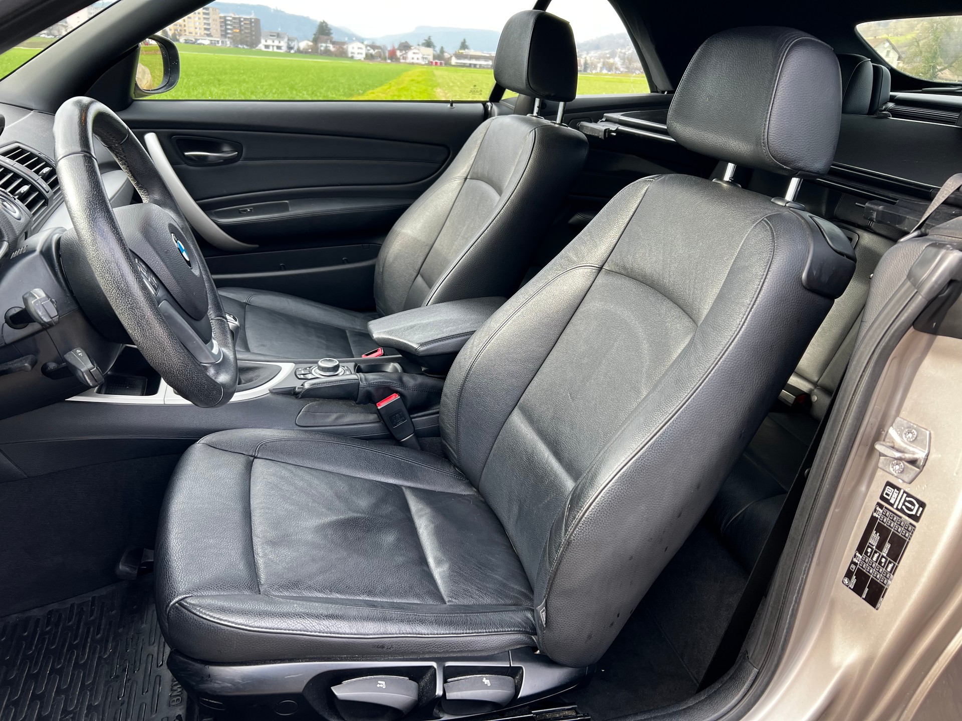 BMW 118d Cabriolet-image-10