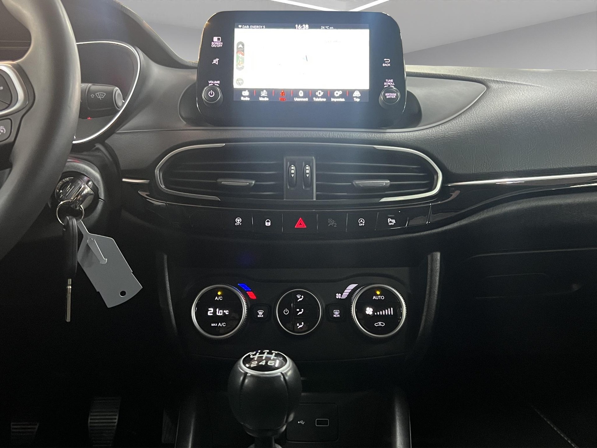FIAT Tipo 1.6 MultiJet Cross-image-12