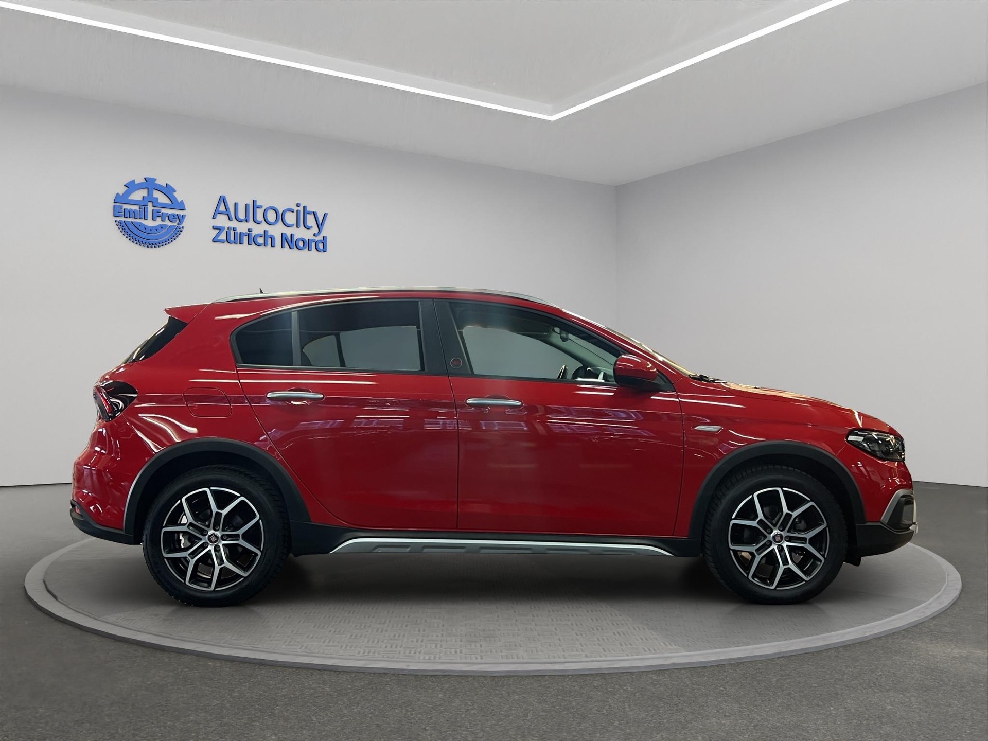 FIAT Tipo 1.6 MultiJet Cross-image-4