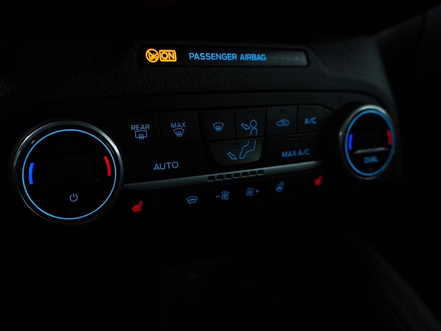 FORD Kuga 1.5 TDCi Cool & Connect 2WD Automat-image-9