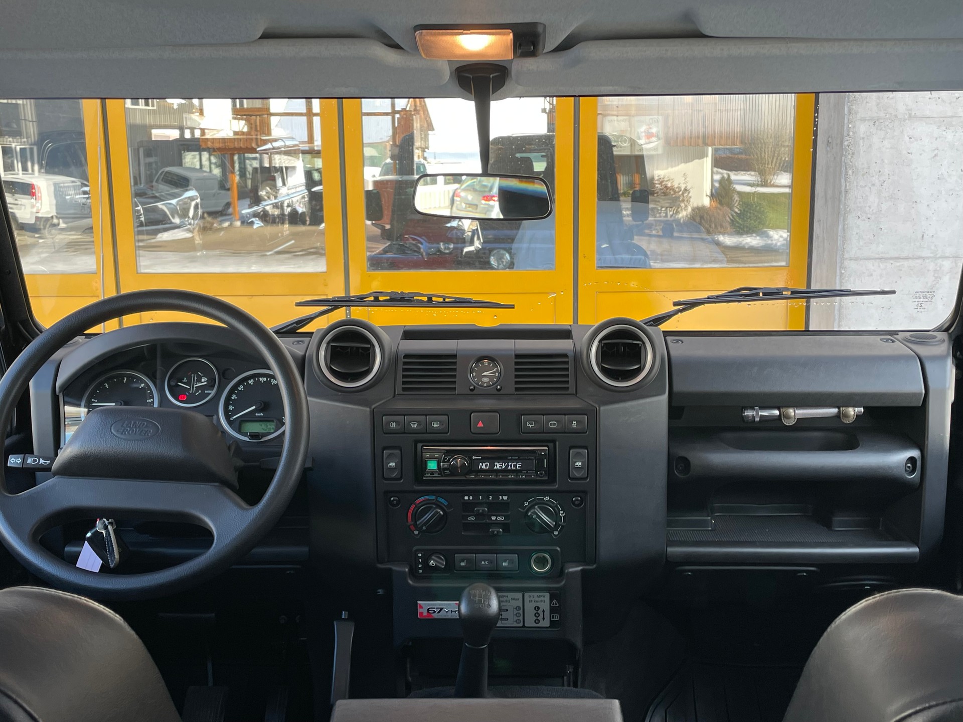 LAND ROVER Defender 110 2.2 TD4 Station Wagon Legend-image-13