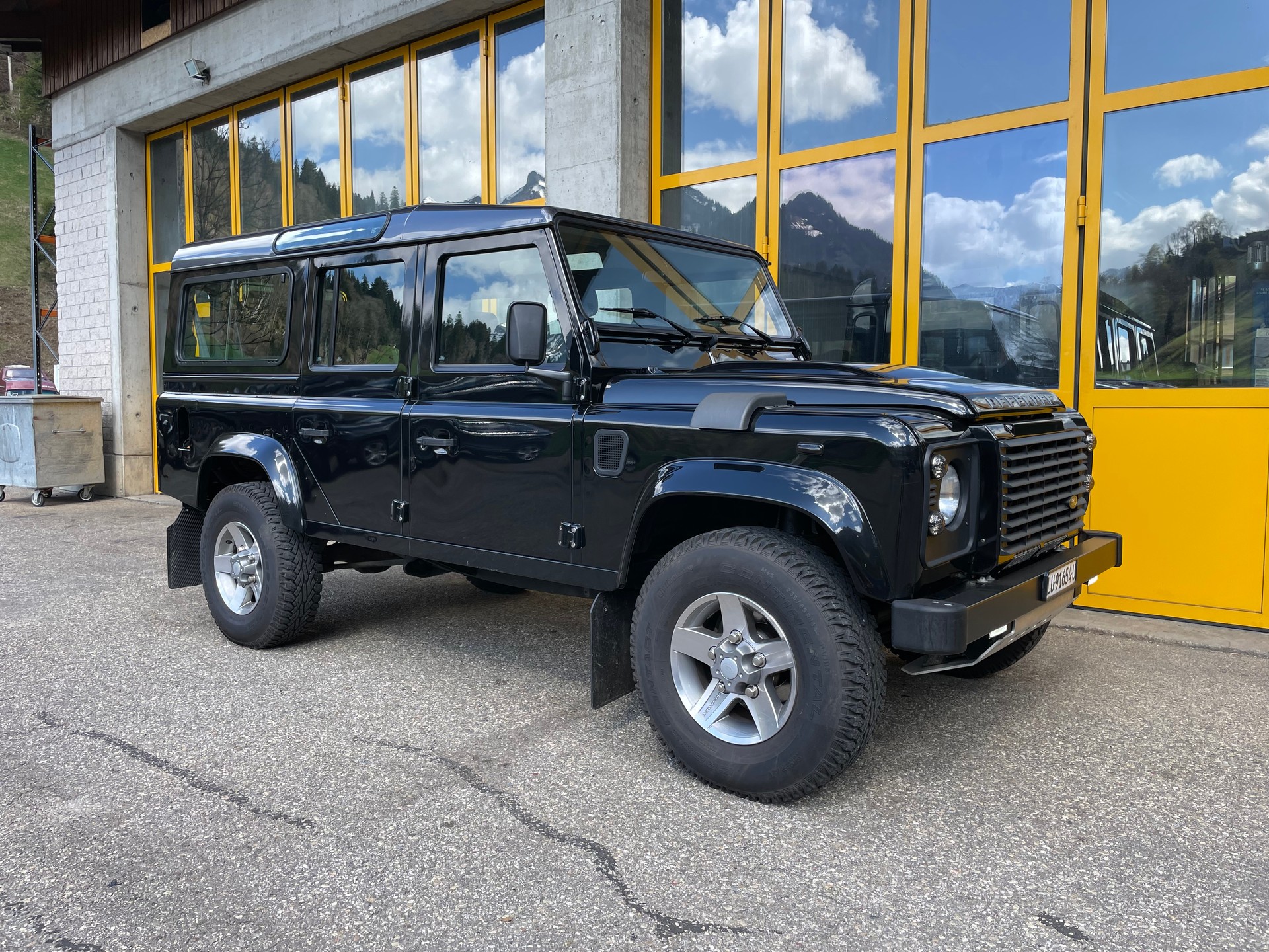 LAND ROVER Defender 110 2.2 TD4 Station Wagon Legend-image-9