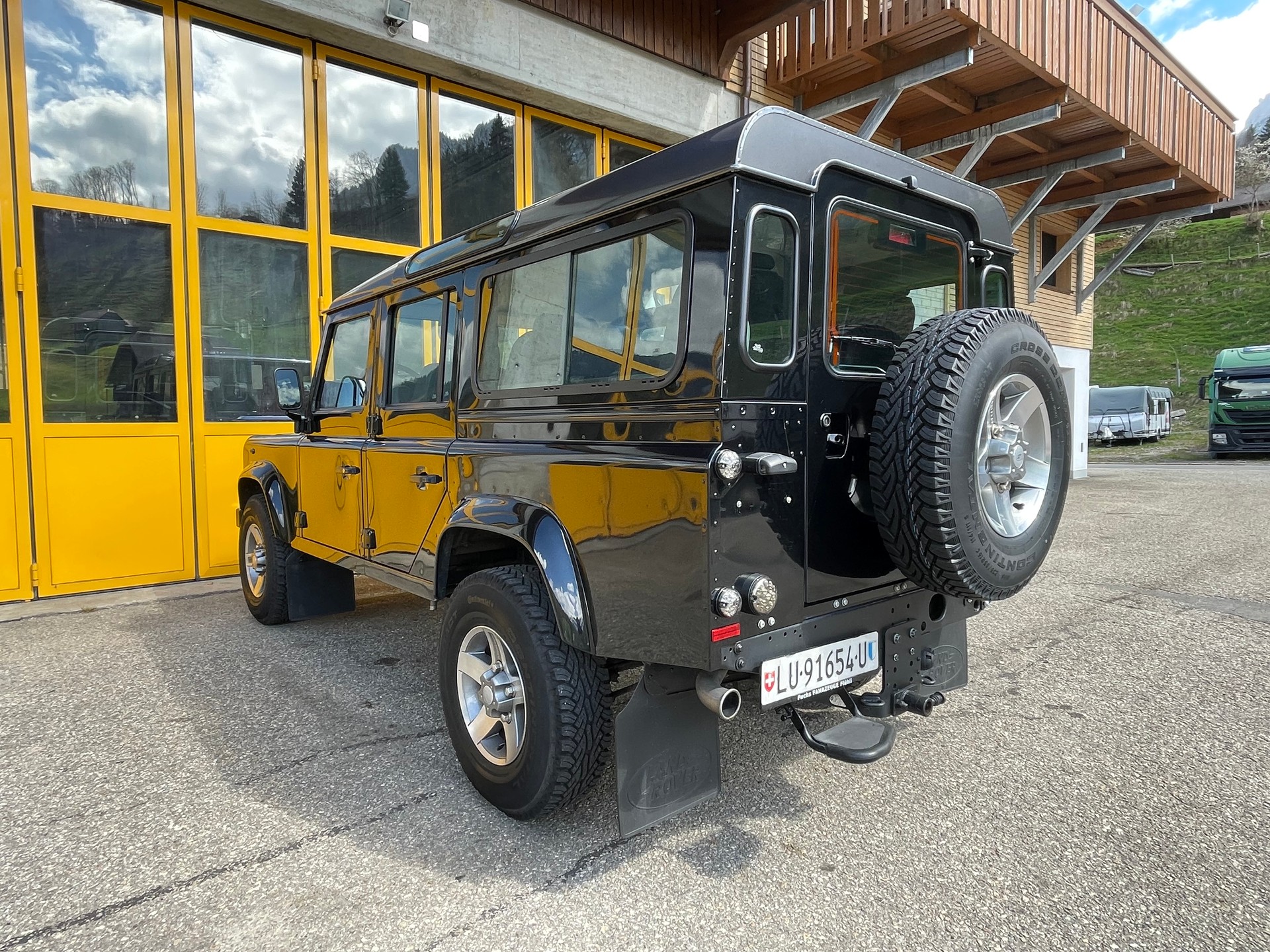 LAND ROVER Defender 110 2.2 TD4 Station Wagon Legend-image-4