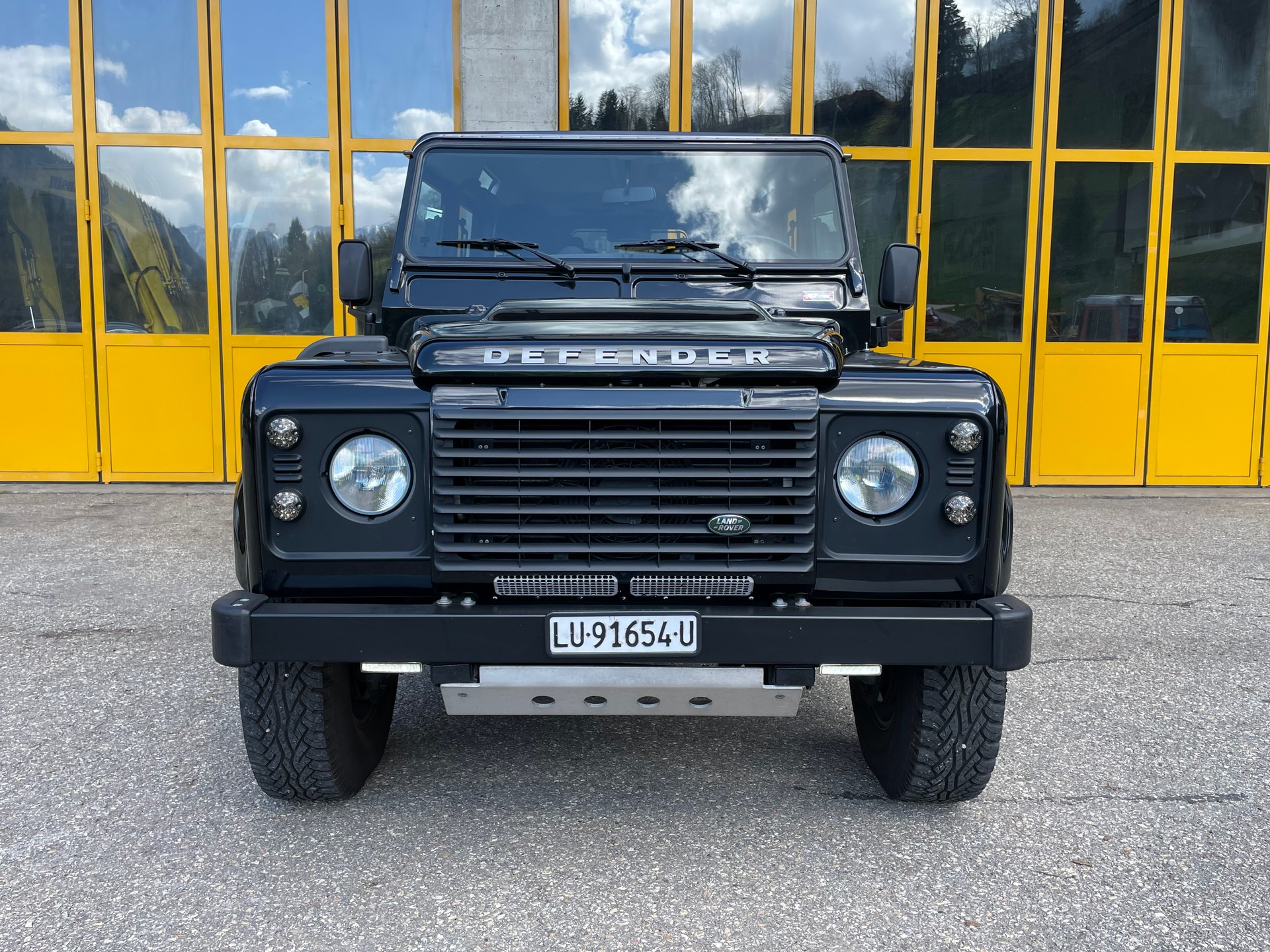 LAND ROVER Defender 110 2.2 TD4 Station Wagon Legend-image-11