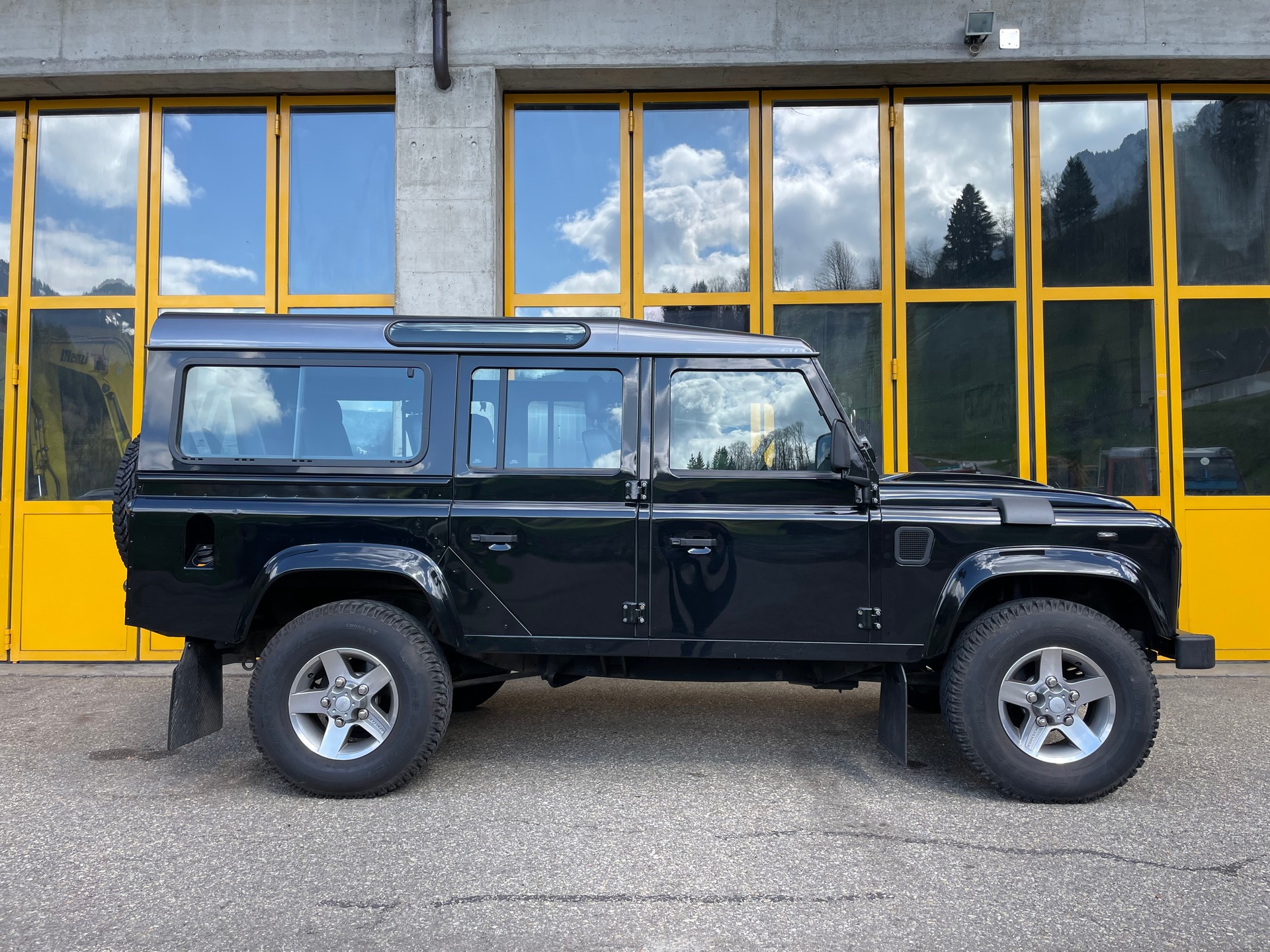 LAND ROVER Defender 110 2.2 TD4 Station Wagon Legend-image-8