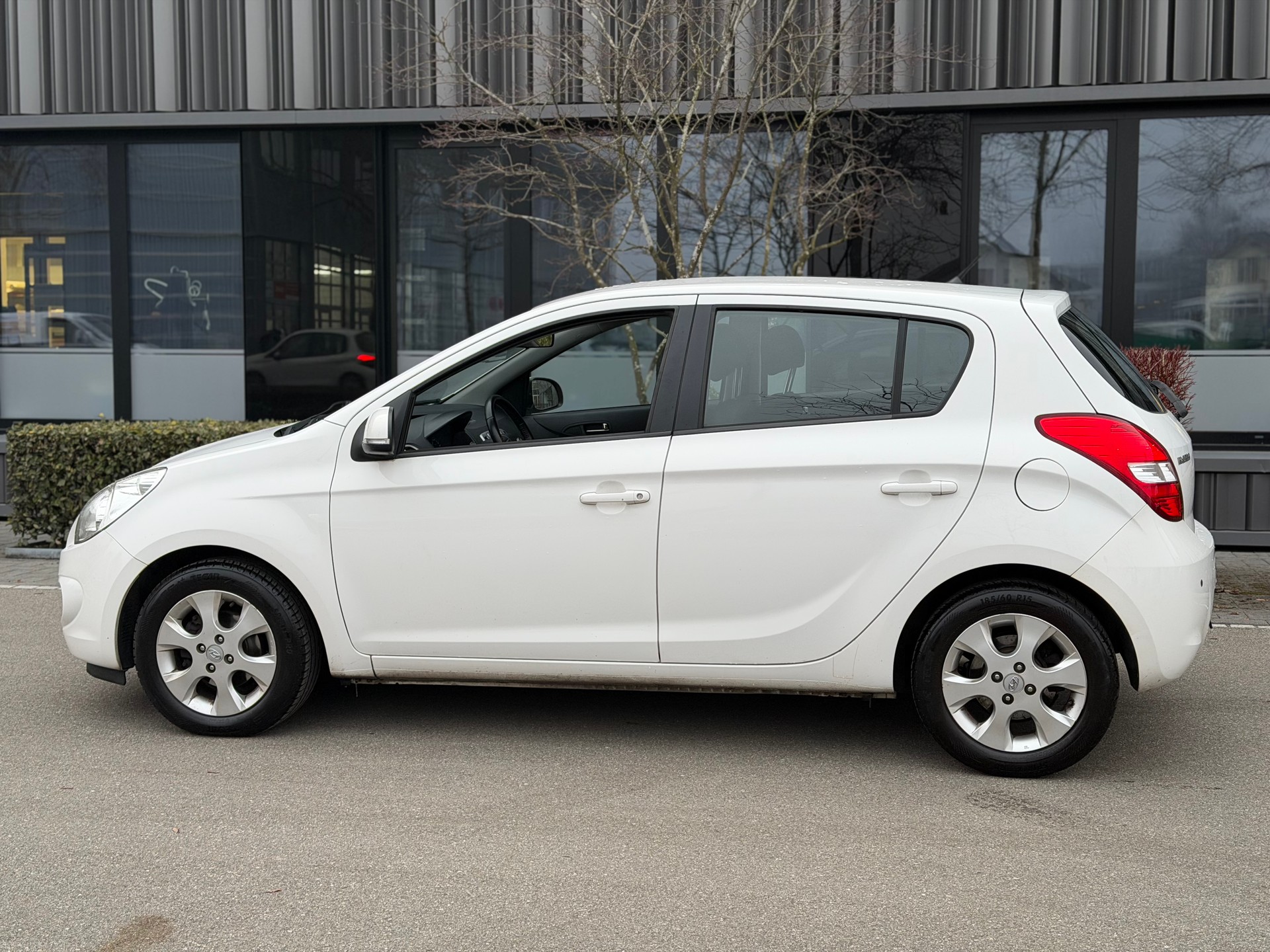 HYUNDAI i20 1.4 Style Automatic-image-2