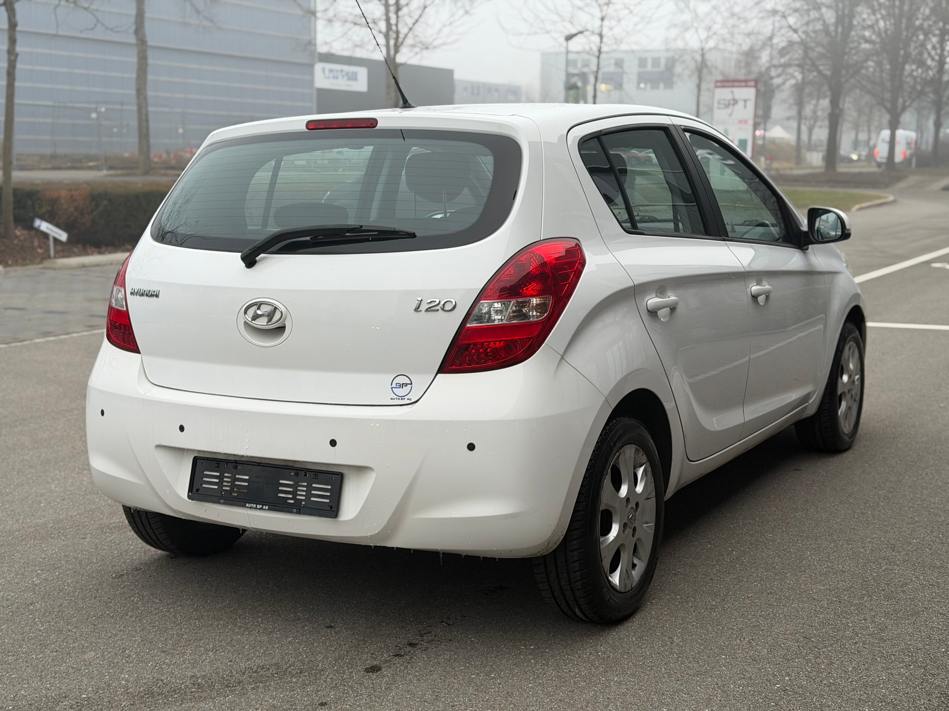 HYUNDAI i20 1.4 Style Automatic-image-3