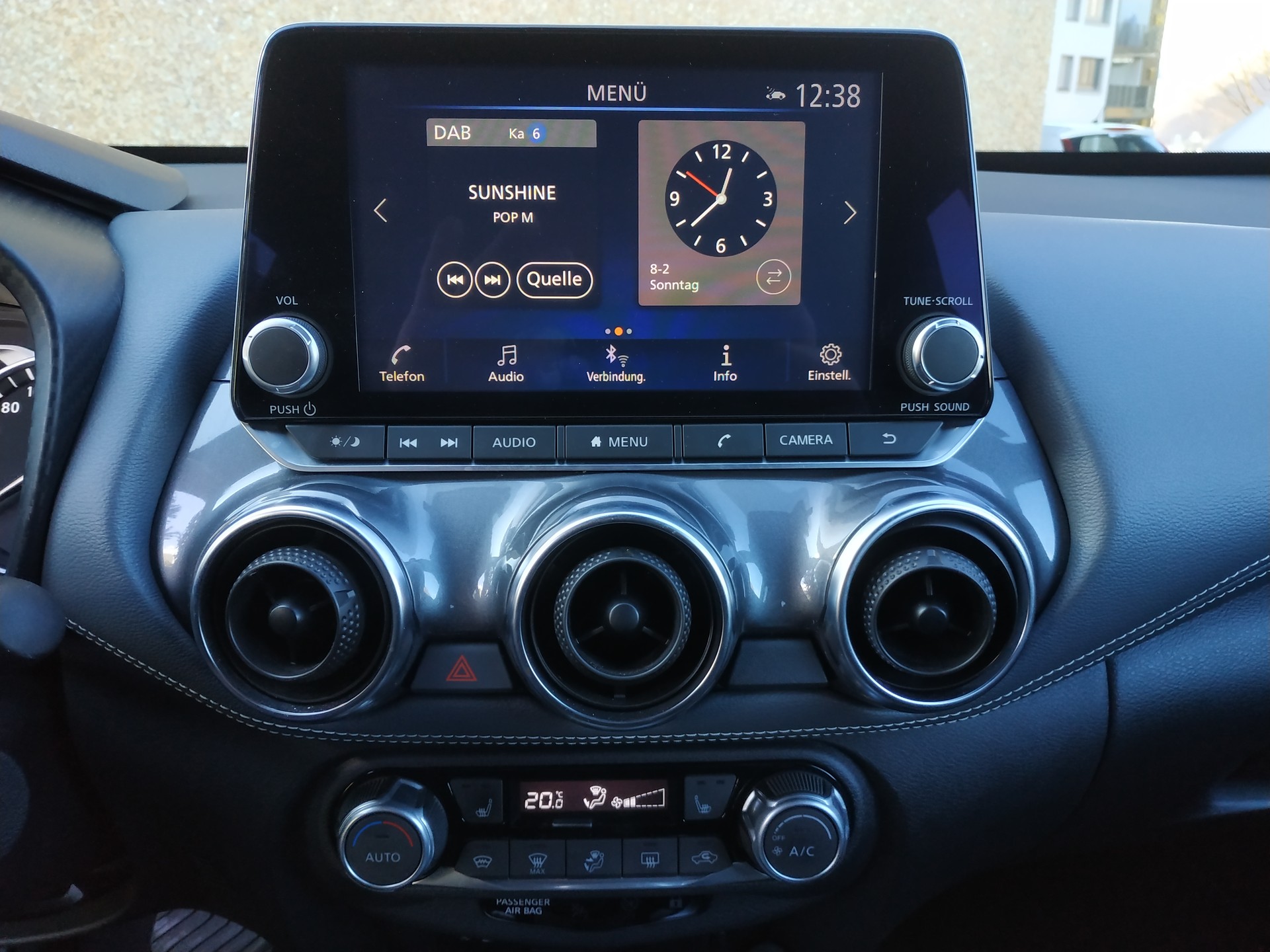 NISSAN Juke 1.0 DIG-T N-Connecta DCT-image-17