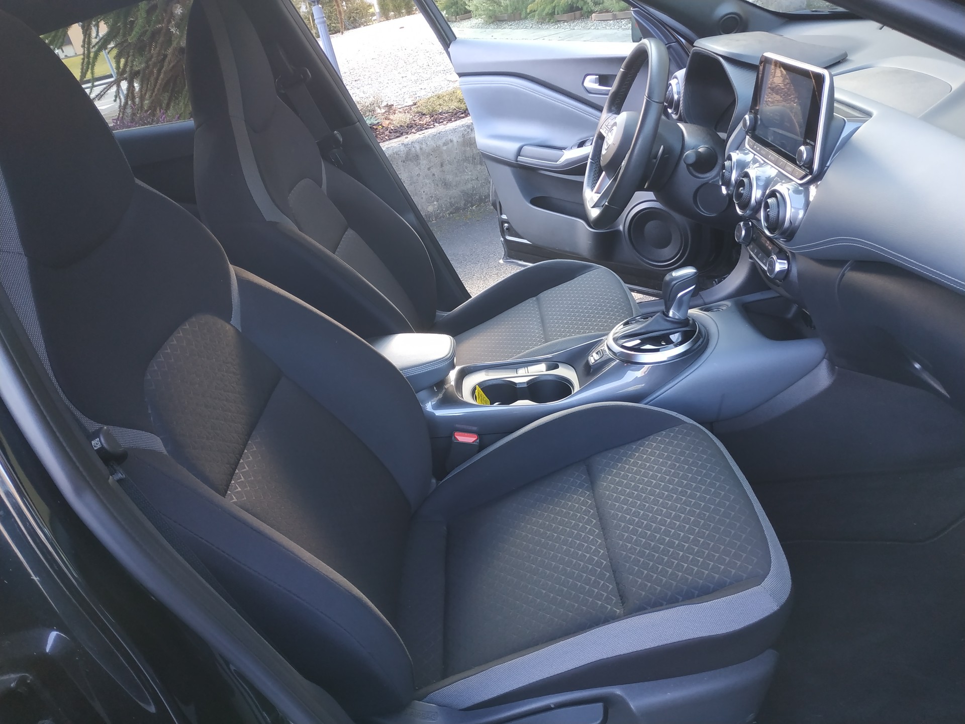 NISSAN Juke 1.0 DIG-T N-Connecta DCT-image-14