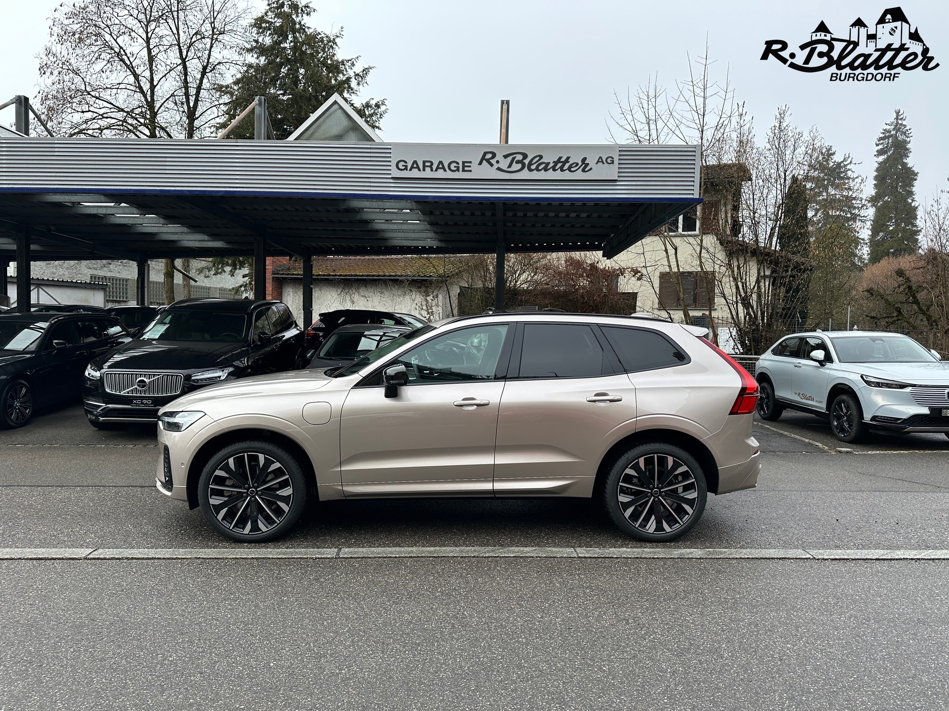 VOLVO XC60 T8 eAWD PluginHybrid Ultra Dark Geartronic-showroom-element-1