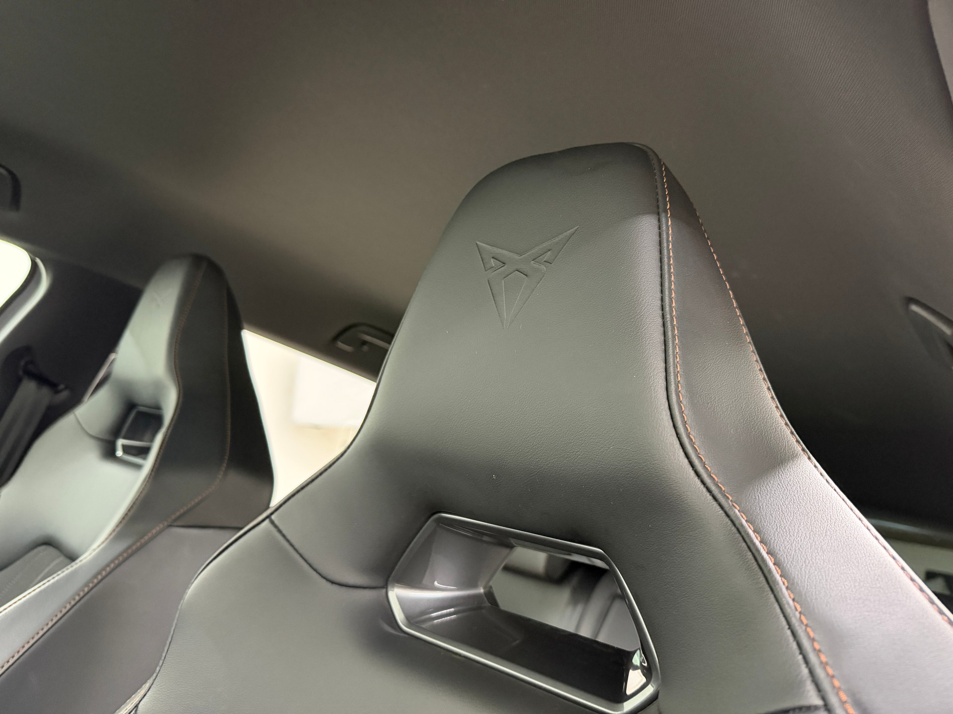 CUPRA LEON ST 2.0 TSI VZ 310PS Graphene Grey DSG 4Drive / RF-Kamera / Beats Soundsystem / Kessy / driving button /-image-7