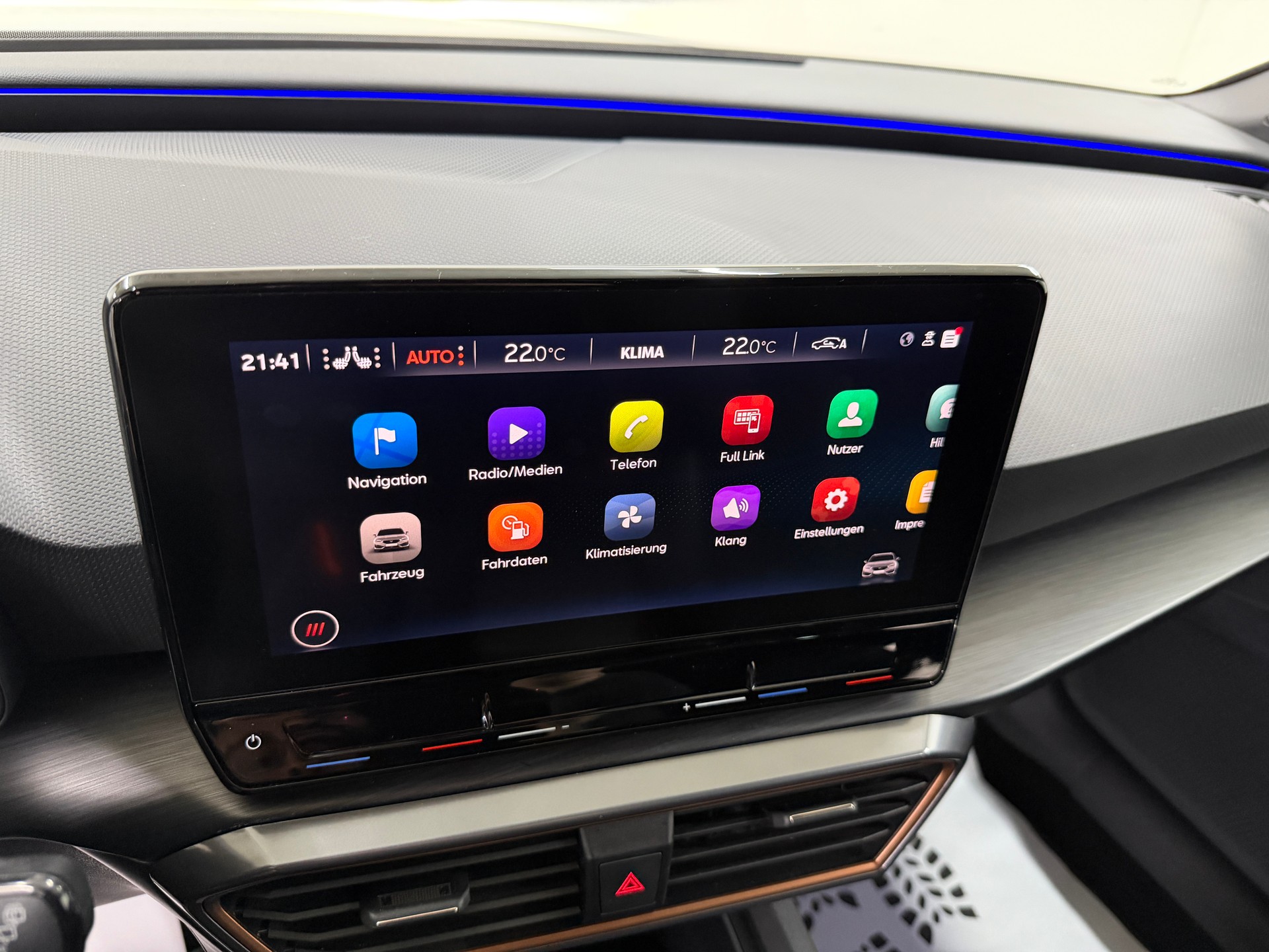 CUPRA LEON ST 2.0 TSI VZ 310PS Graphene Grey DSG 4Drive / RF-Kamera / Beats Soundsystem / Kessy / driving button /-image-15