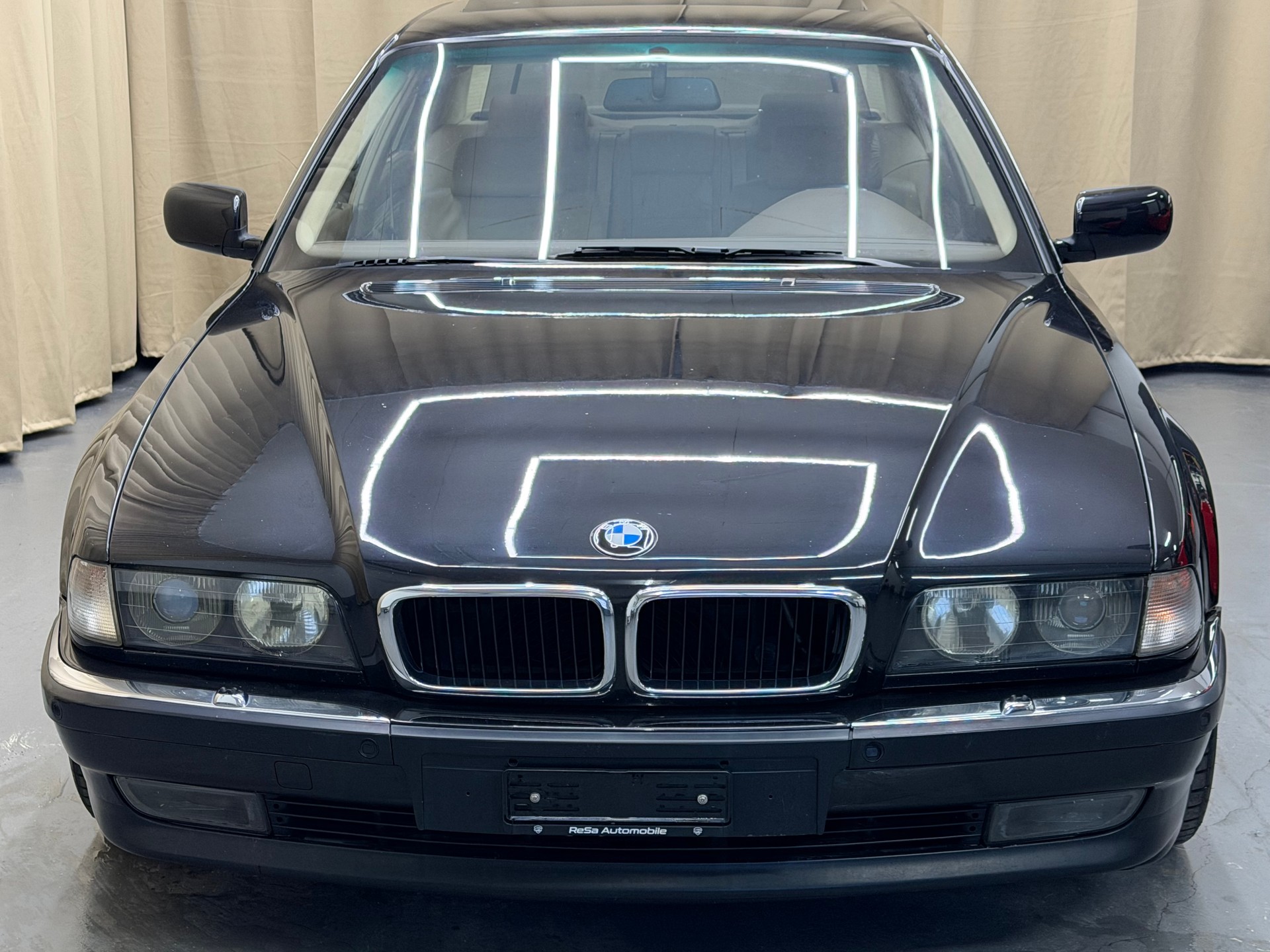 BMW 750i V12-image-2