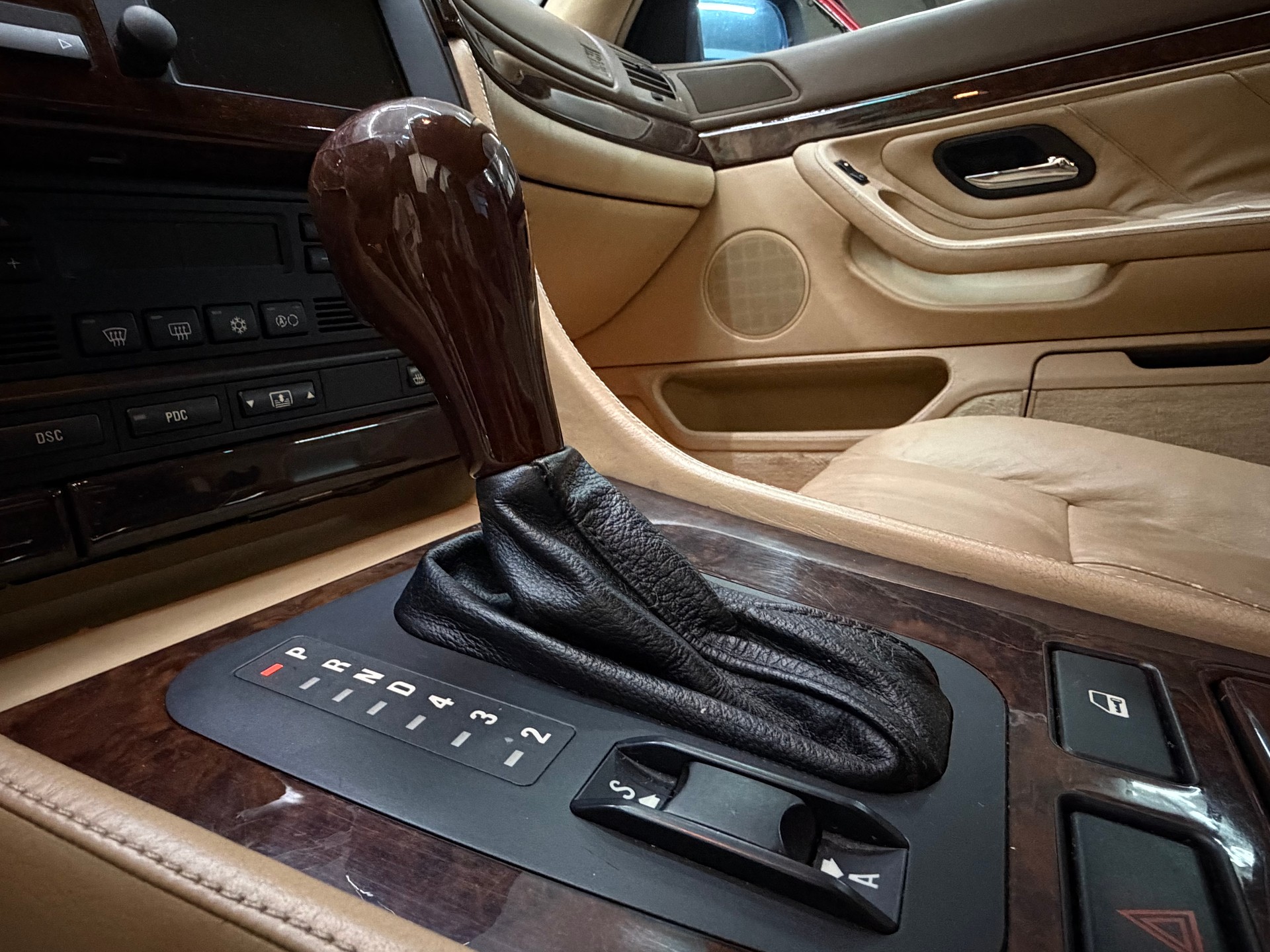 BMW 750i V12-image-8