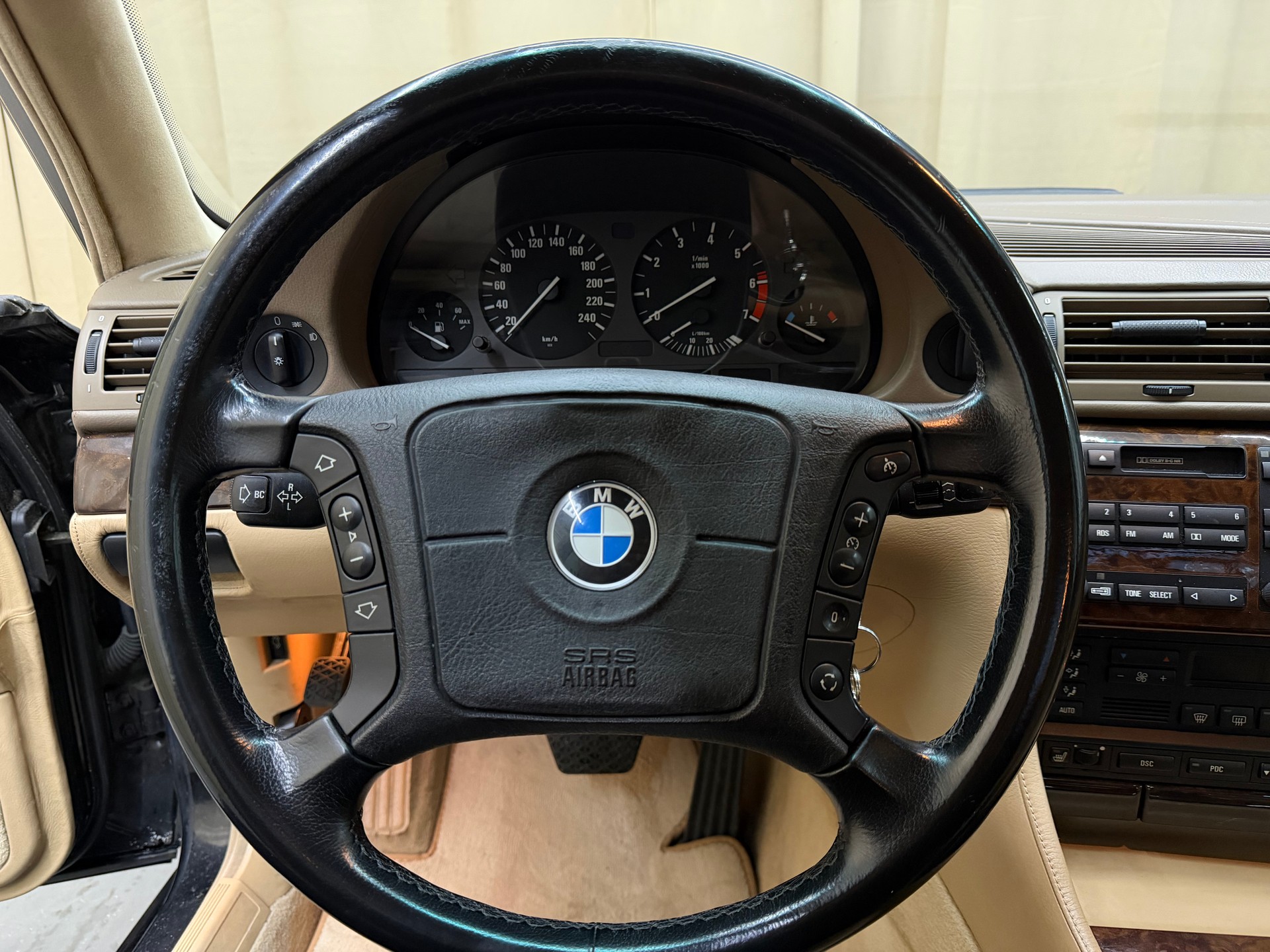 BMW 750i V12-image-9