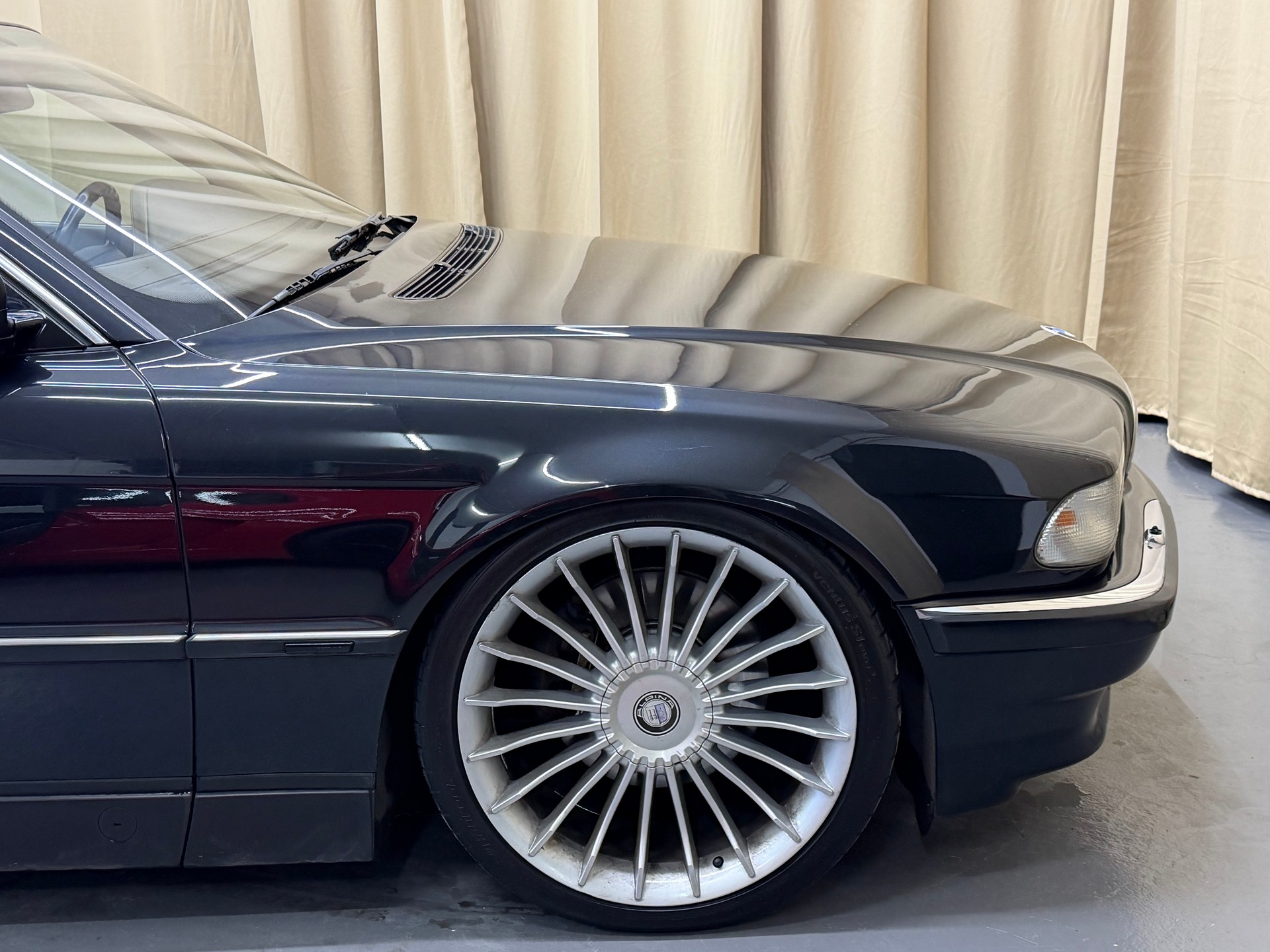 BMW 750i V12-image-5