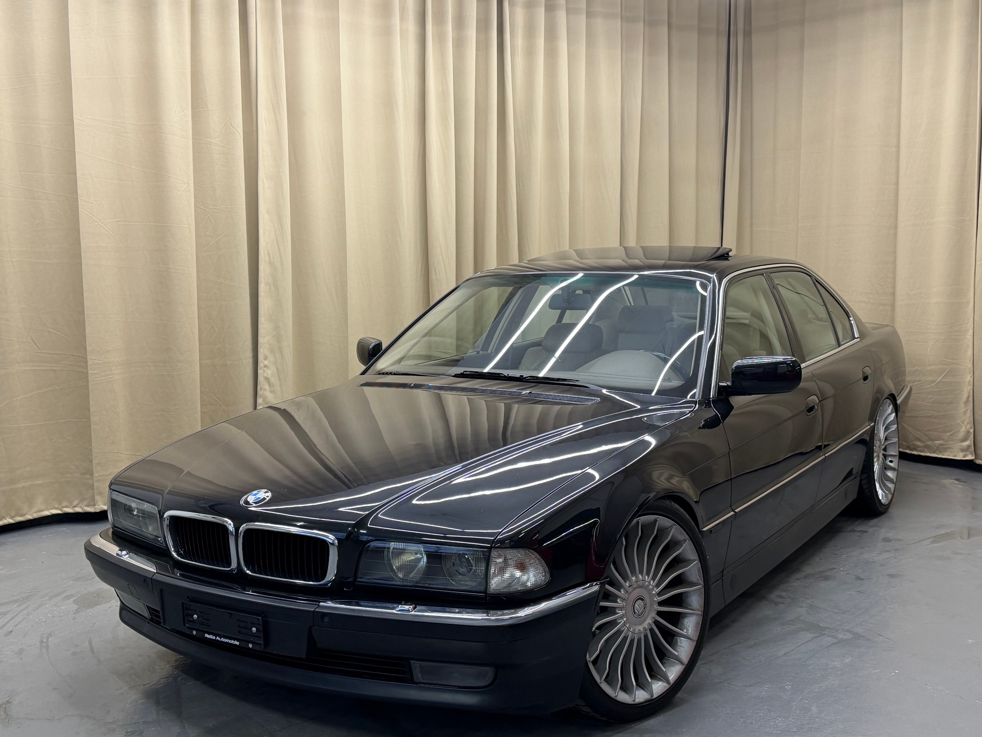 BMW 750i V12