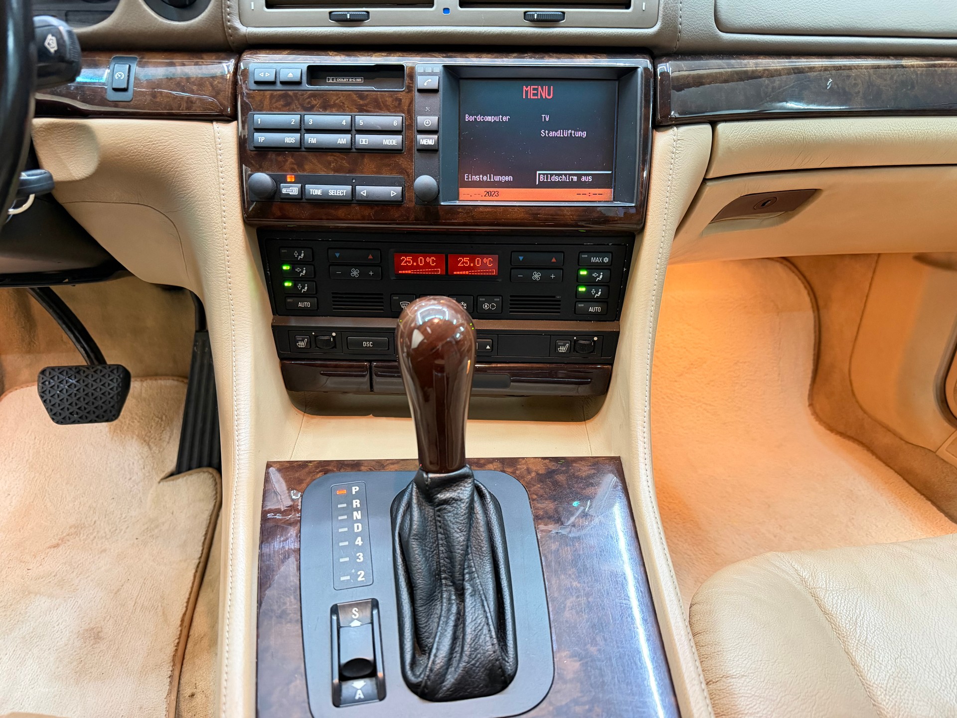 BMW 750i V12-image-10