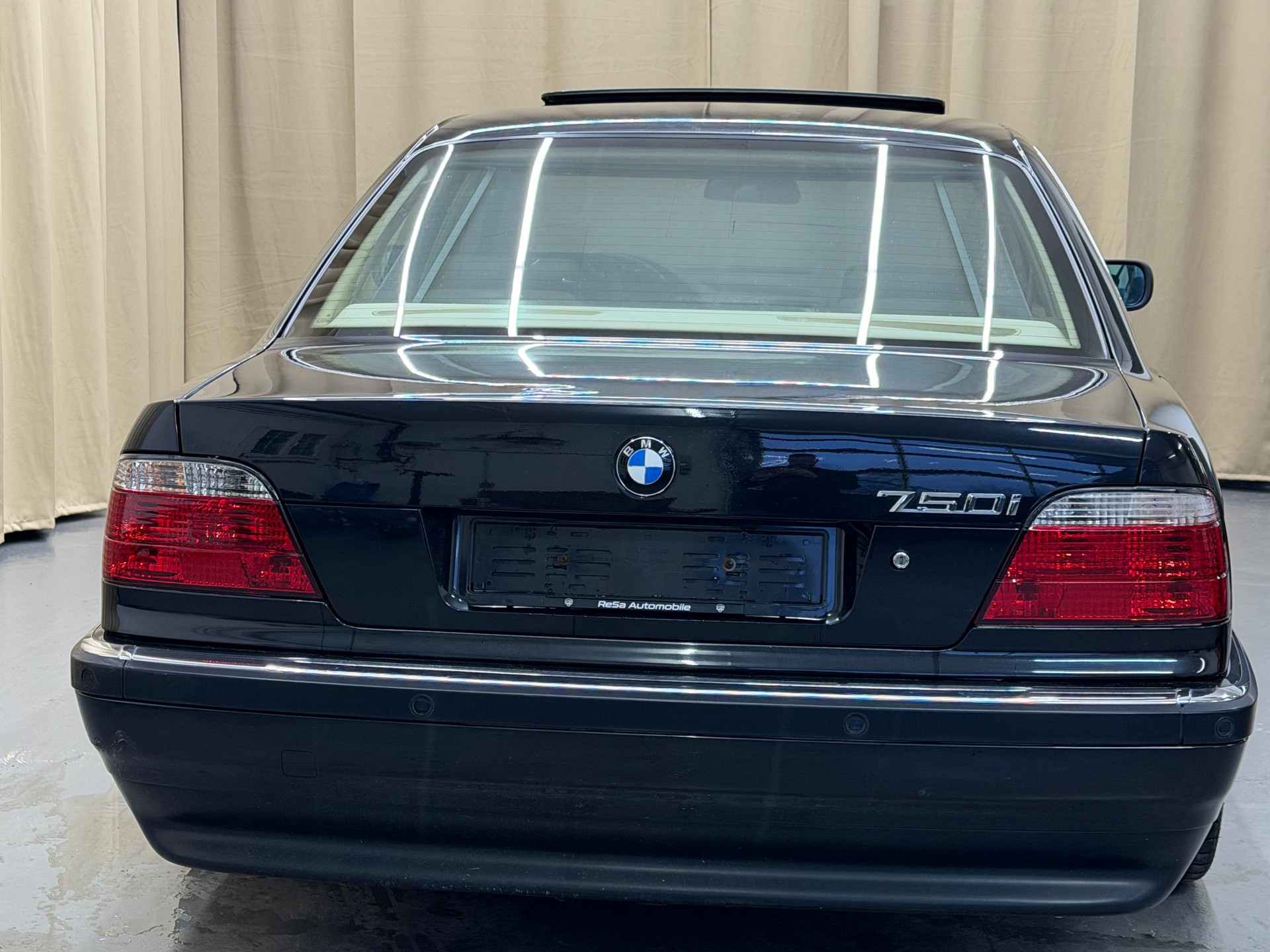 BMW 750i V12-image-4