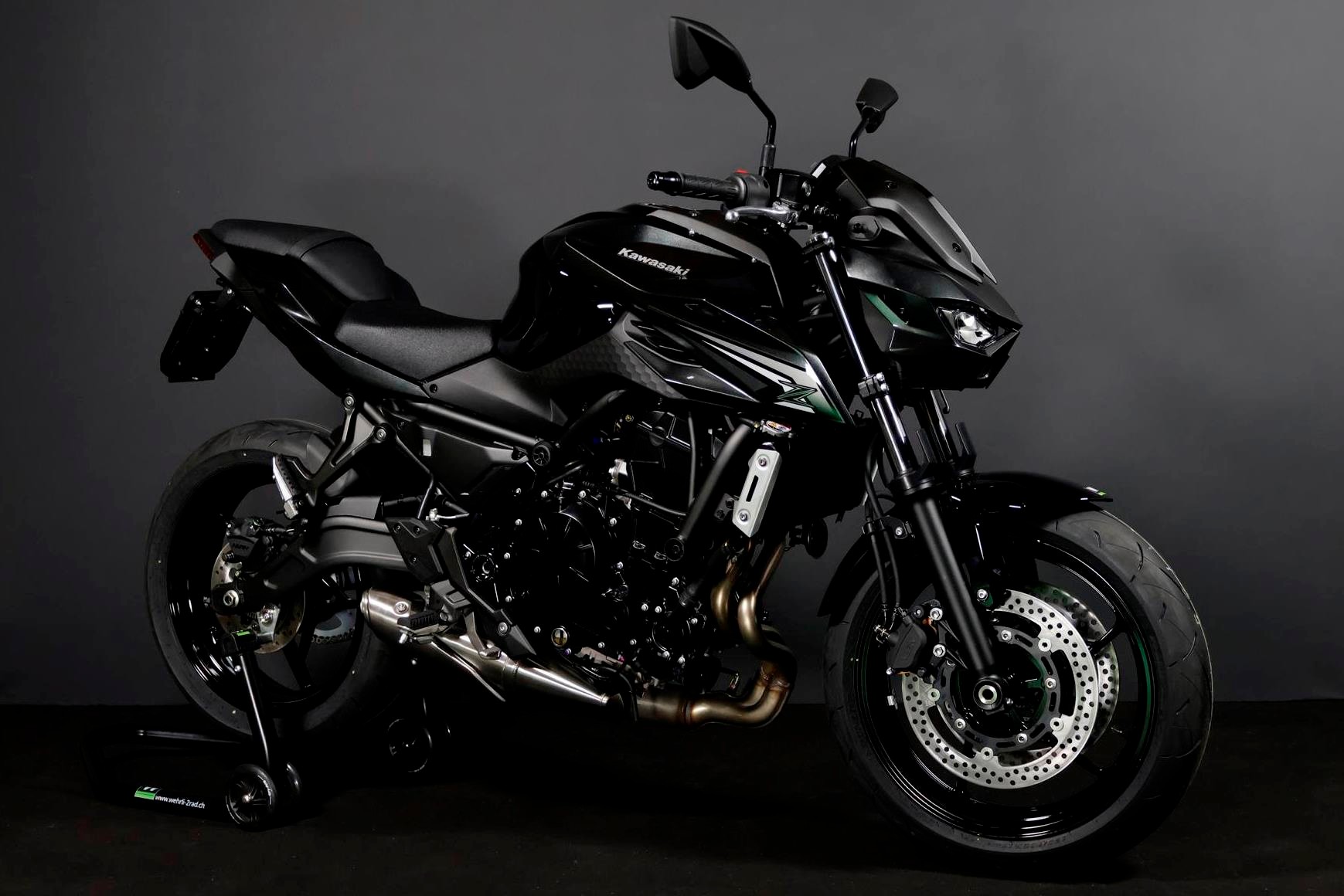 KAWASAKI Z 650 S (50/35 KW) Level 1-showroom-element-1